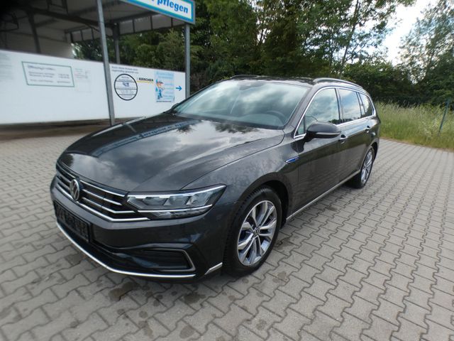 VW Passat Variant GTE LED Navi SHZ Kamera ACC