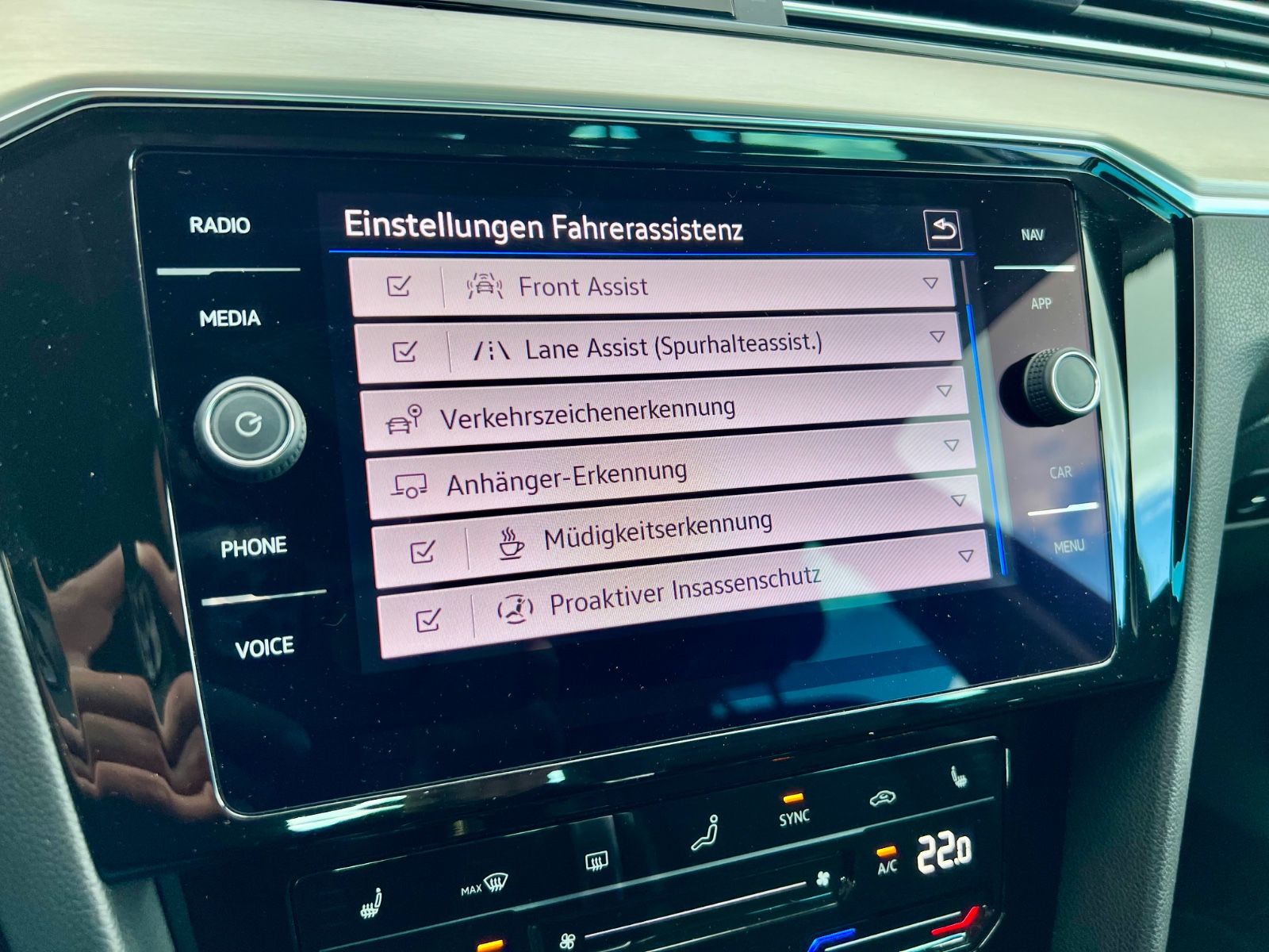 VW Passat Variant Elegance AAC AHK GZJR CARPLAY