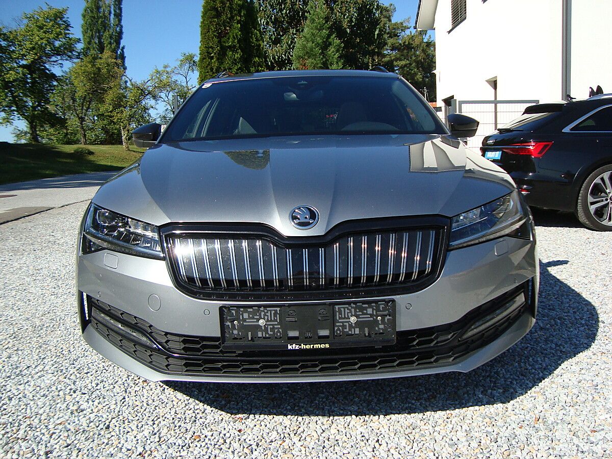 Skoda Superb Kombi IV Sportline 1-Hand Mod 21 VOLL !!