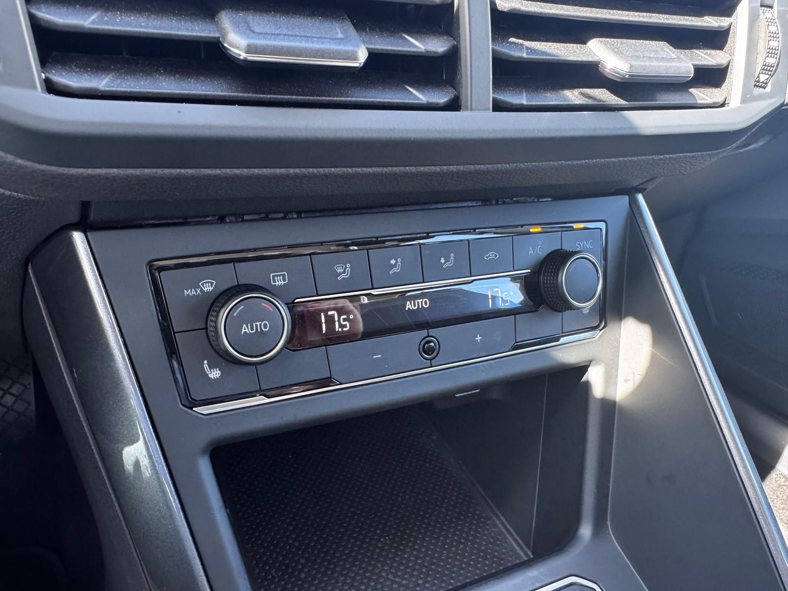 Fahrzeugabbildung Volkswagen Polo Highline  1.0 TSI Rueckfahrkamera