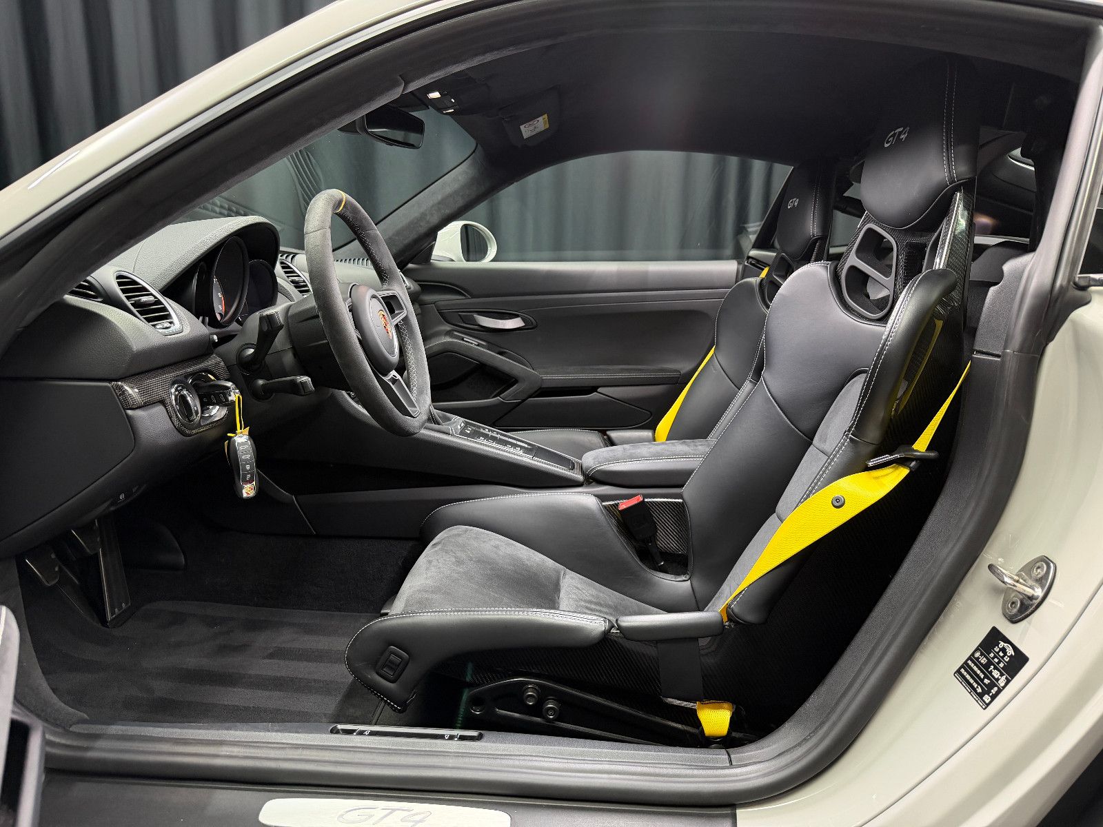 Fahrzeugabbildung Porsche Cayman GT4|918 SCHALENSITZE|PCCB|1.HAND|SCHALTER