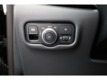 Mercedes V 220 - 12