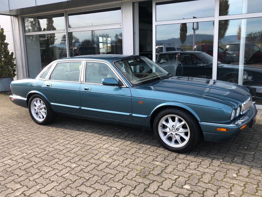 Jaguar XJ
