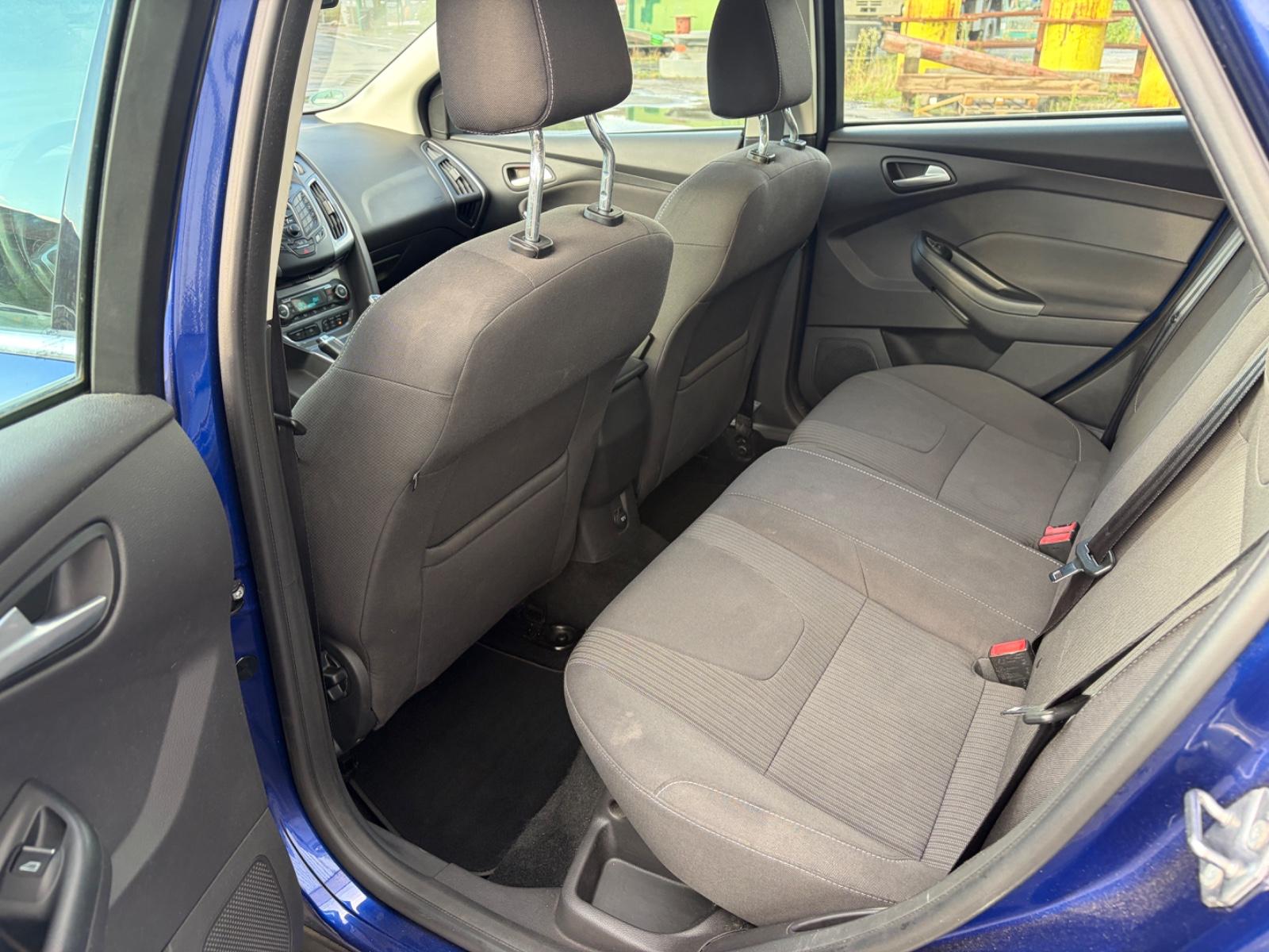 Ford Focus 2014 — photo 11