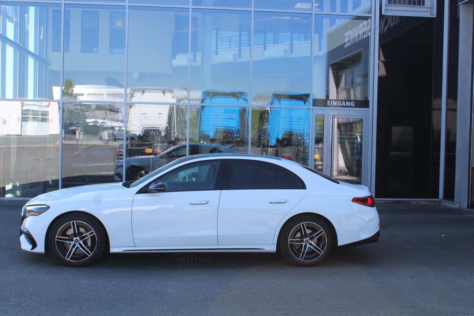 Mercedes-Benz E 220 d AMG PANO NIGHT LED KAMERA NAVI TOTWINKEL foto 2
