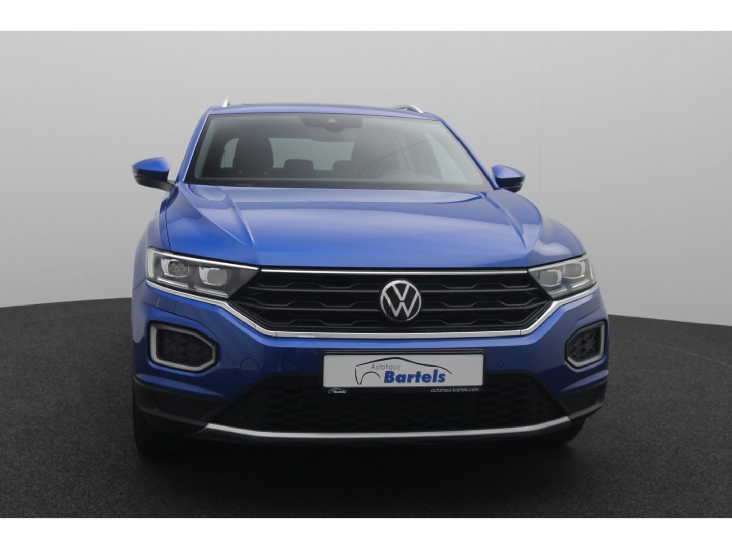 Fahrzeugabbildung Volkswagen T-Roc 1.5 Sport Pano Standheiz ACC SHZ Kamera
