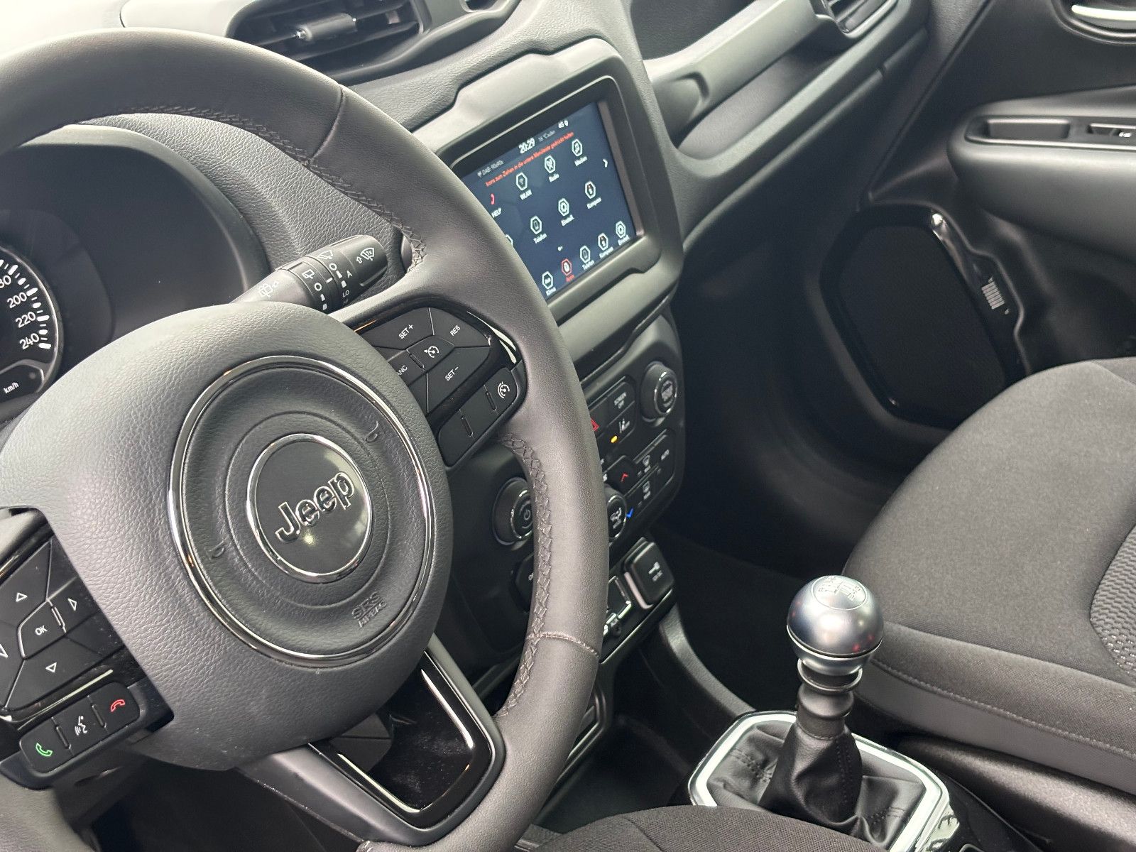 Fahrzeugabbildung Jeep Renegade Longitude//AMBIENTE/APPLE