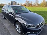 Volkswagen Passat 2.0 TDI SCR 140kW DSG 4M Highl. Varia... - VW Passat Gebrauchtwagen in Bielefeld