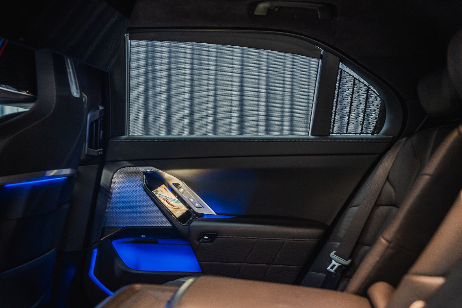 Fahrzeugabbildung BMW 740 d xDrive *M Sport Pro*Iconic Glow*Theater TV