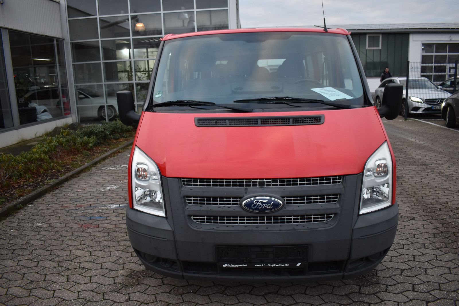 Fahrzeugabbildung Ford Transit Kombi EXPORT Behindertengerecht *2065