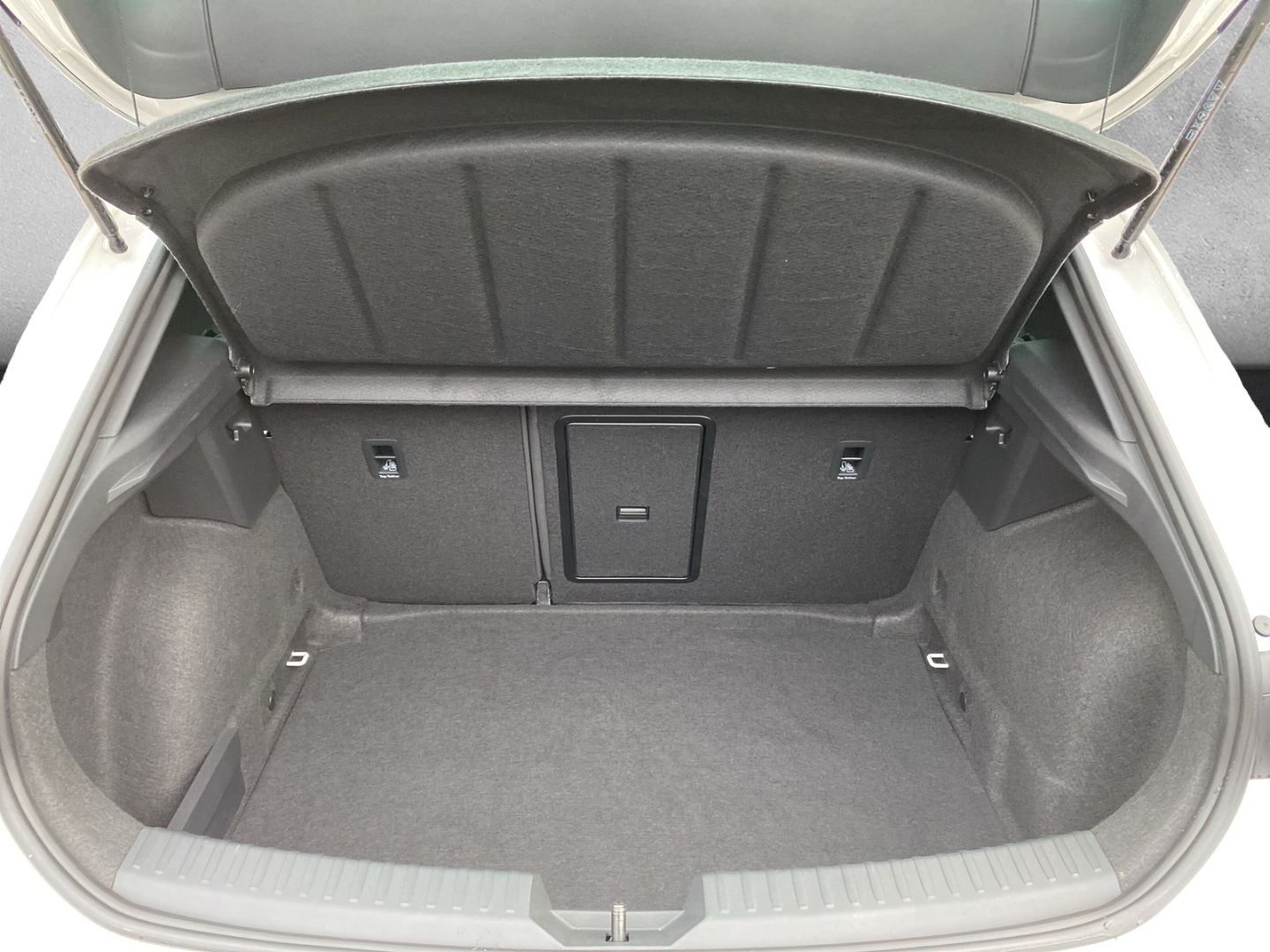 Fahrzeugabbildung SEAT Leon Seat FR Plus 1.5 TSI*NAVI*SHZ*PDC*Full-Link