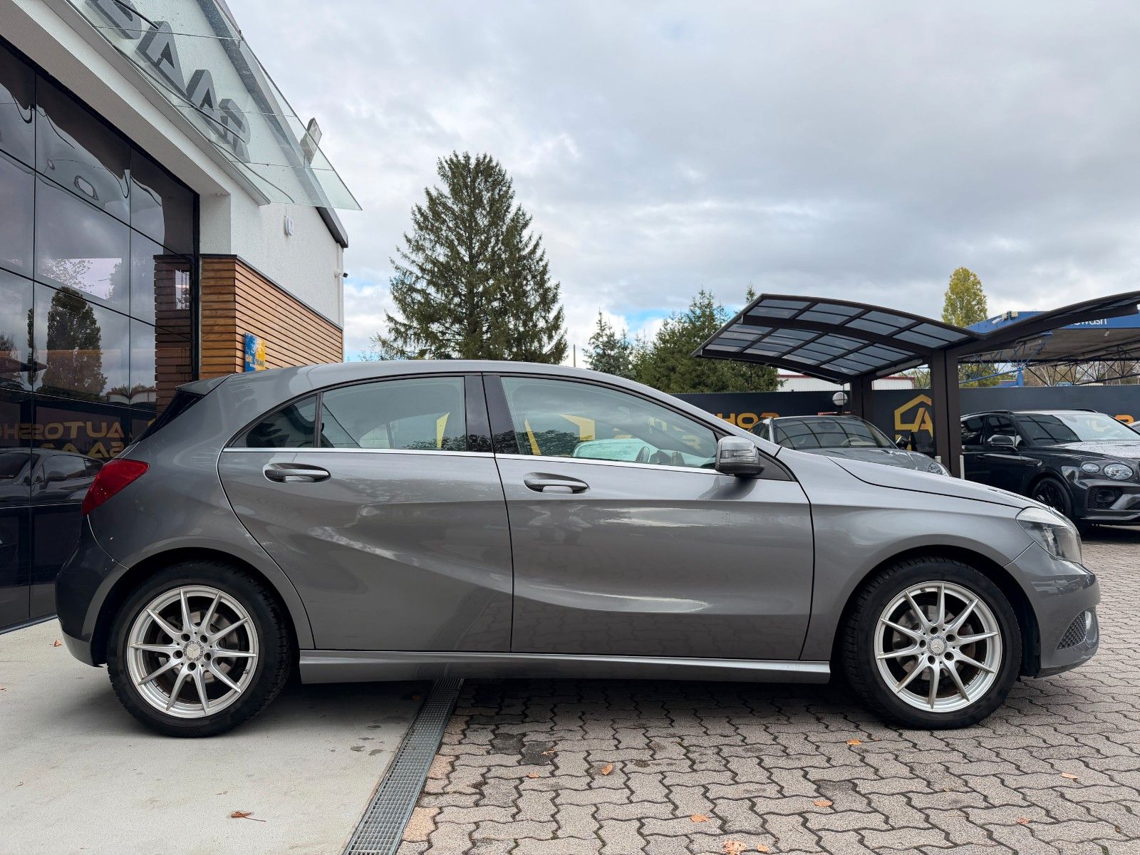 MERCEDES-BENZ A 180 A 180 CDI / d BlueEfficiency SHZ/NAVI – Ansicht 9
