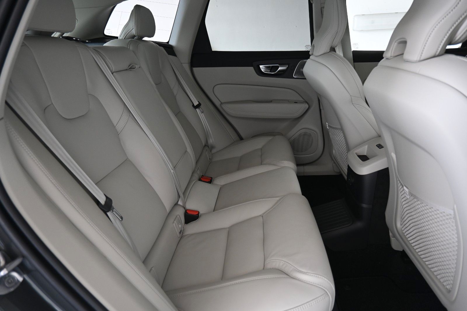 Fahrzeugabbildung Volvo XC60 T8 Plug-in AWD Ultra Dark*LUFT*360°*ACC