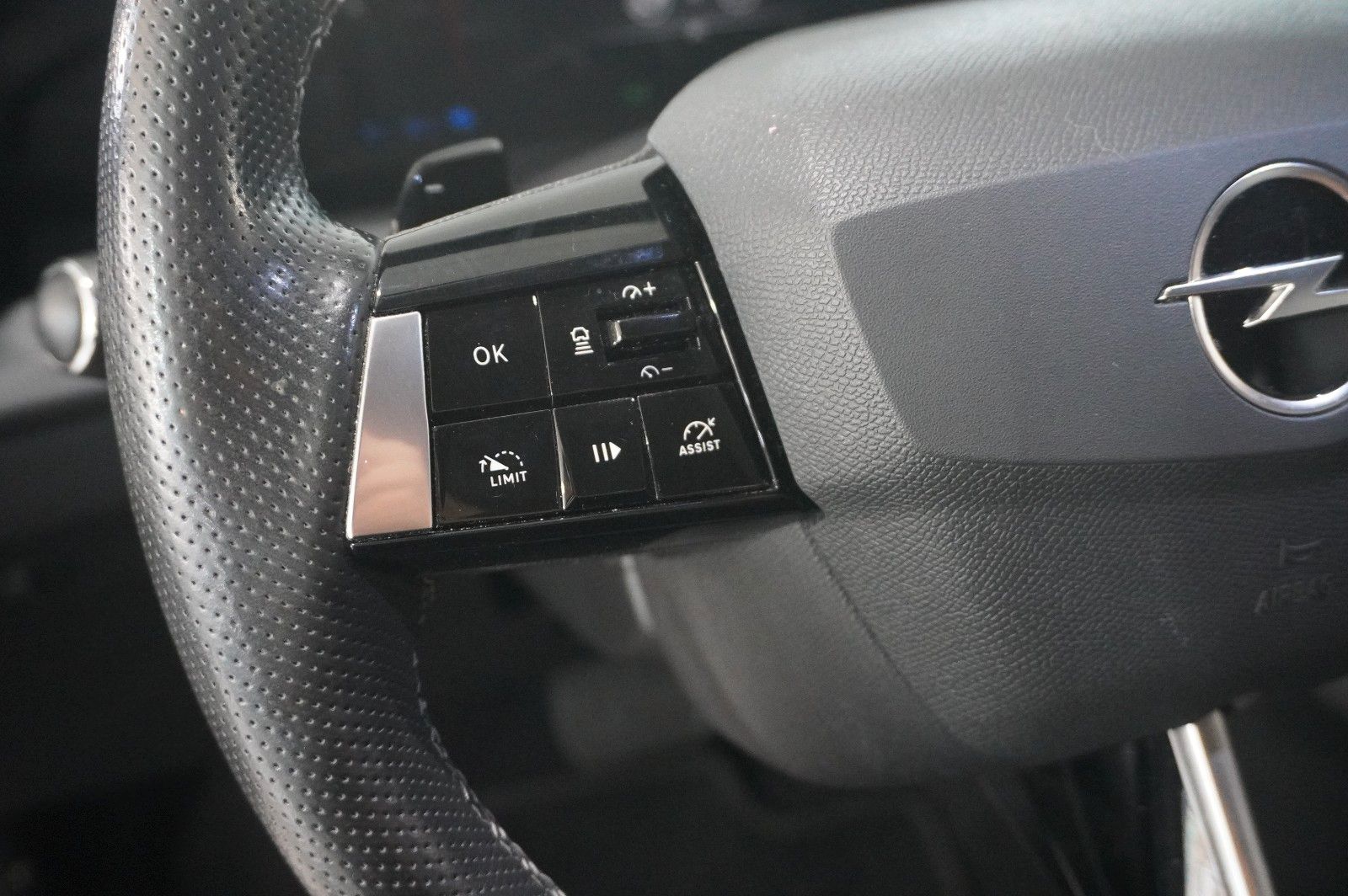 Fahrzeugabbildung Opel Astra L Lim. 1.6 HYBRID ELEGANCE NAVI/KAMERA/AHK