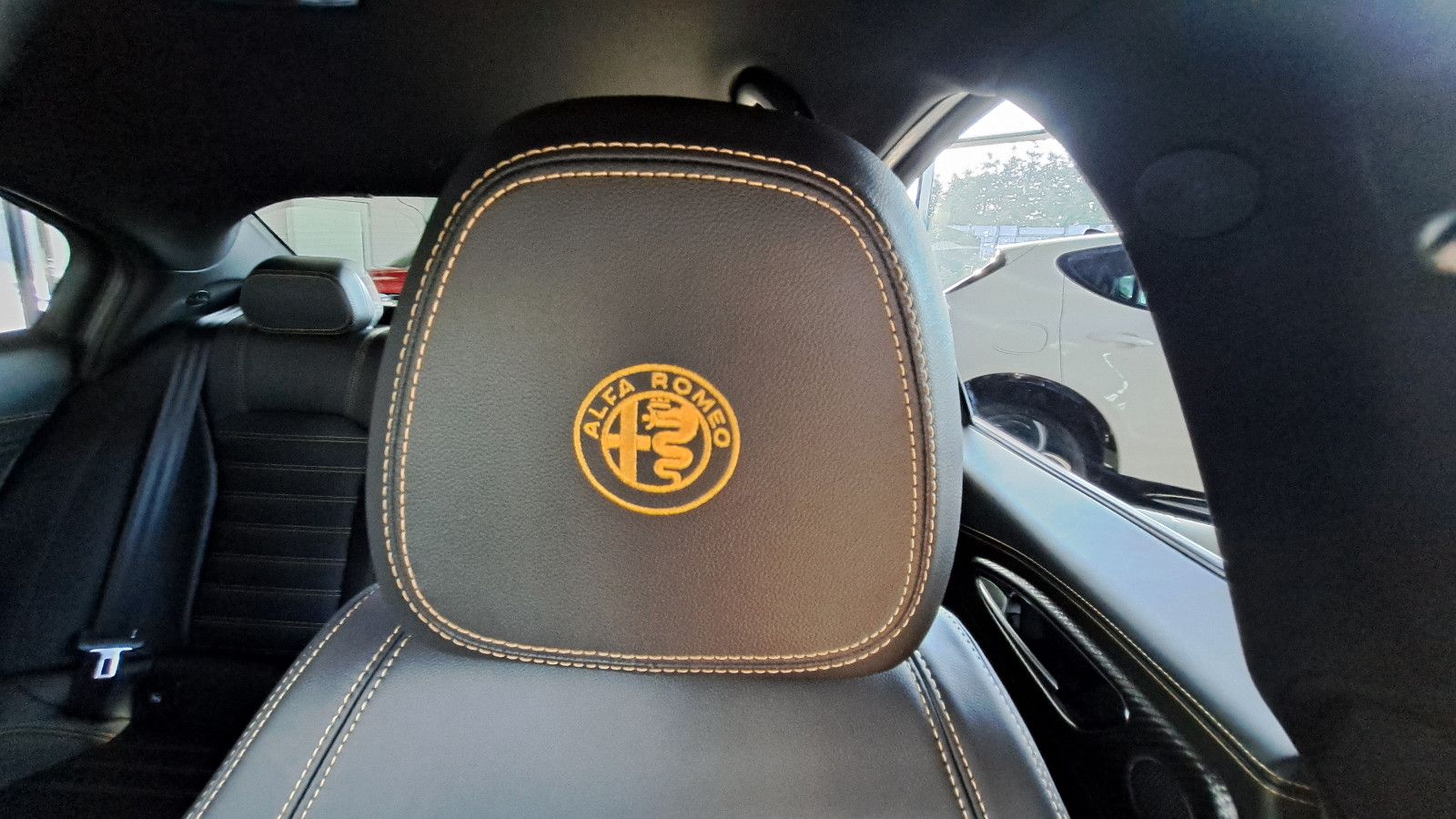 Fahrzeugabbildung Alfa Romeo Giulia Quadrifoglio Oro