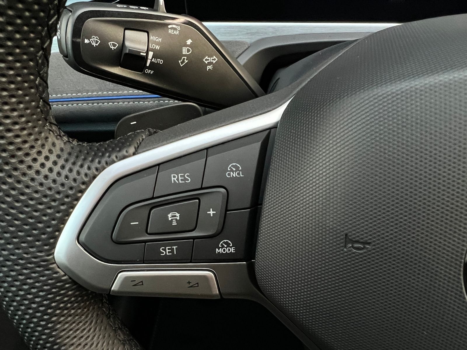 Fahrzeugabbildung Volkswagen Passat Variant R-Line 2.0 TDI DSG 4MOTION *AHK,