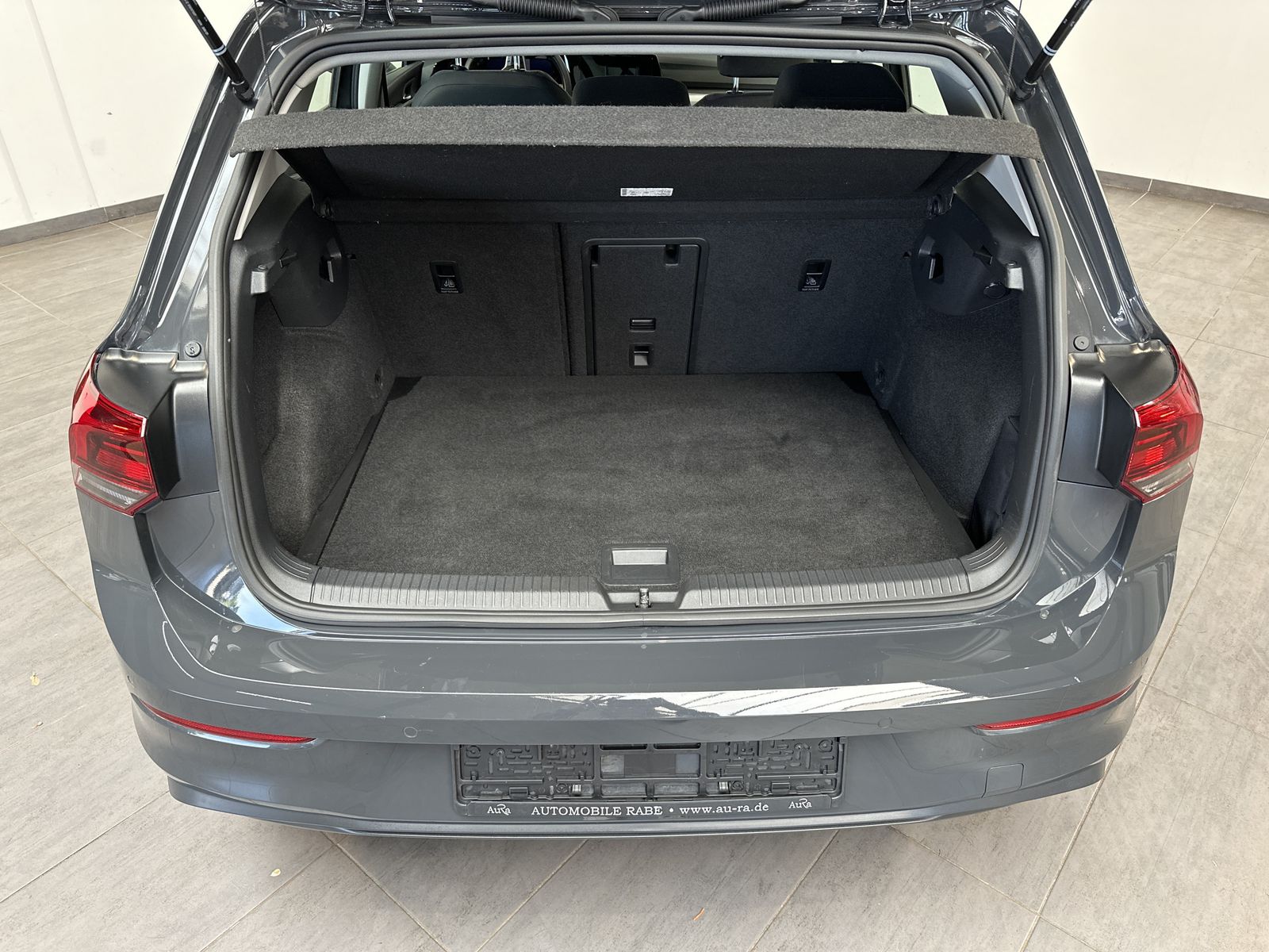 Fahrzeugabbildung Volkswagen Golf 1.5 TSI Life NAV+LED+ACC+CARPLAY+VCOCKPIT