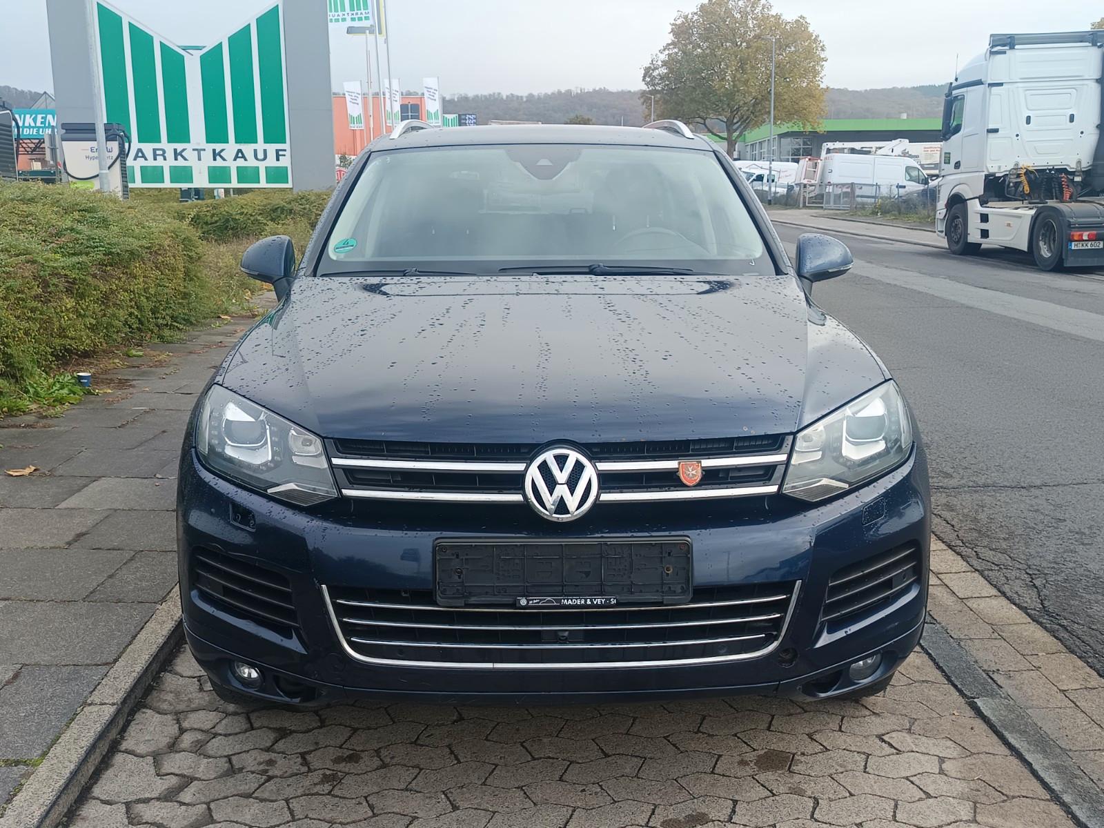 Volkswagen Touareg 2010 — rear view