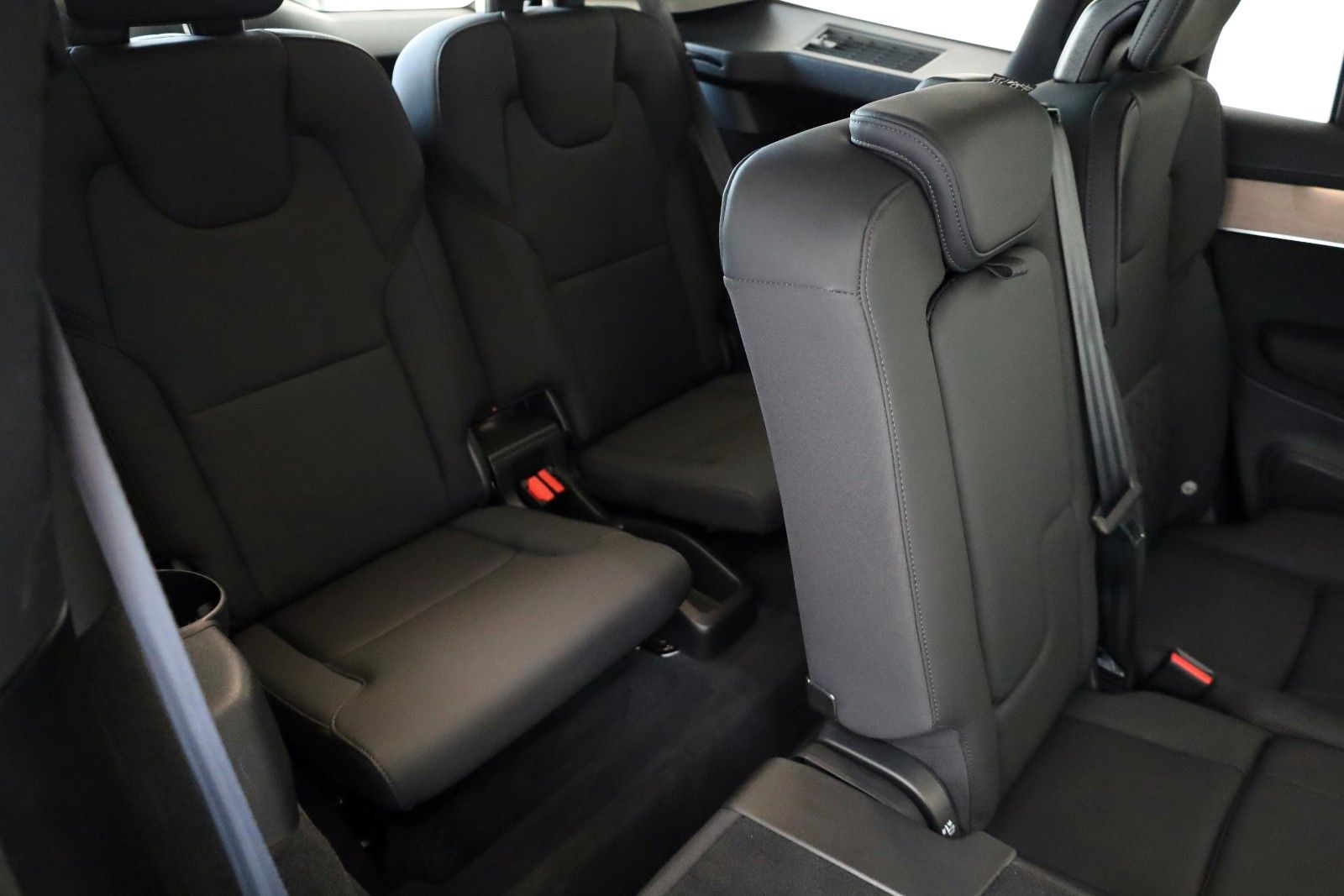 Fahrzeugabbildung Volvo XC90 Plus Bright AWD 7Si,Leder,Navi,LED,HUD,360°