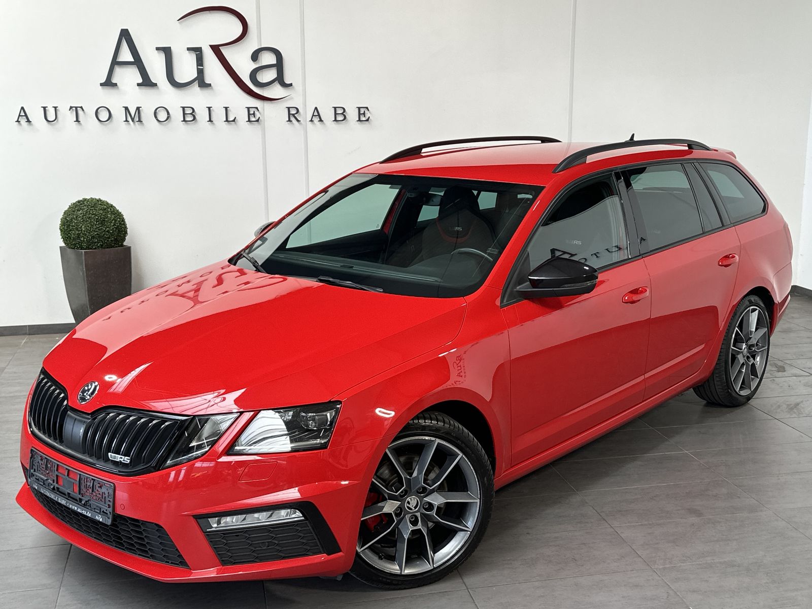 Fahrzeugabbildung SKODA Octavia Combi 2.0 TDI DSG RS NAV+LED+18ZOLL+2HD