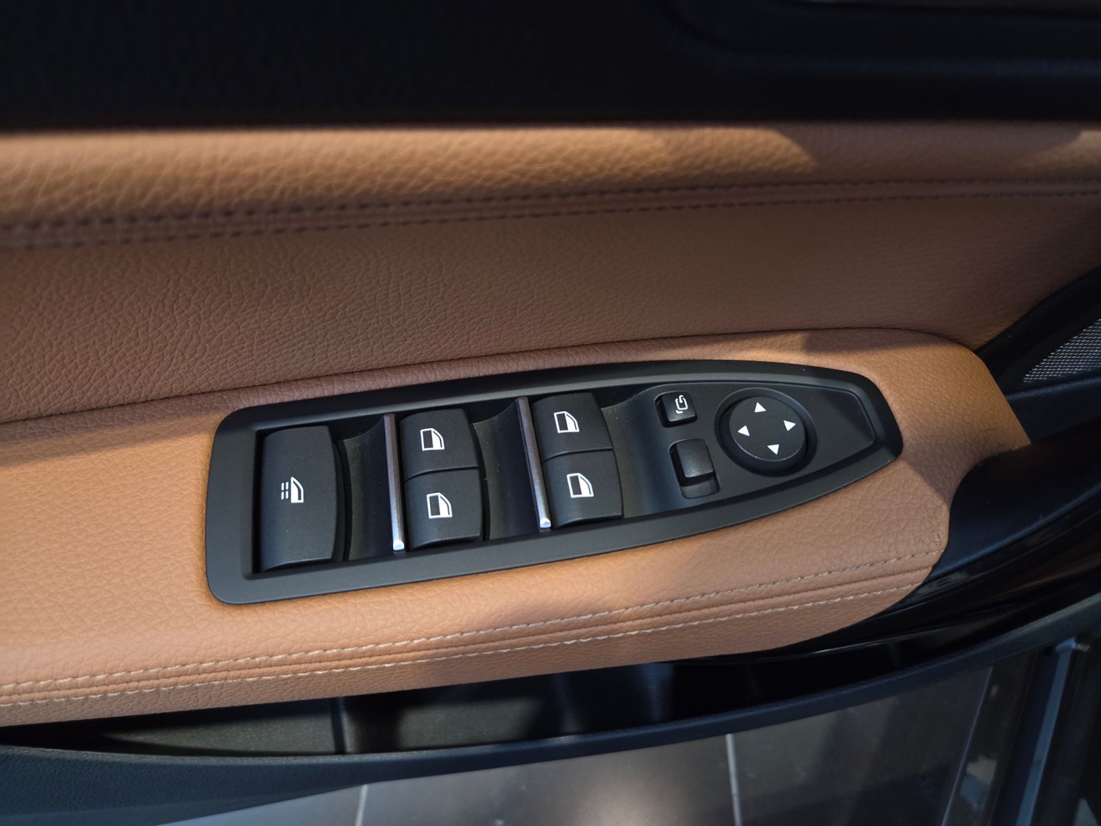 Fahrzeugabbildung BMW 220d Cabrio Sport Line H/K LED NAV SHZ PDC 17"