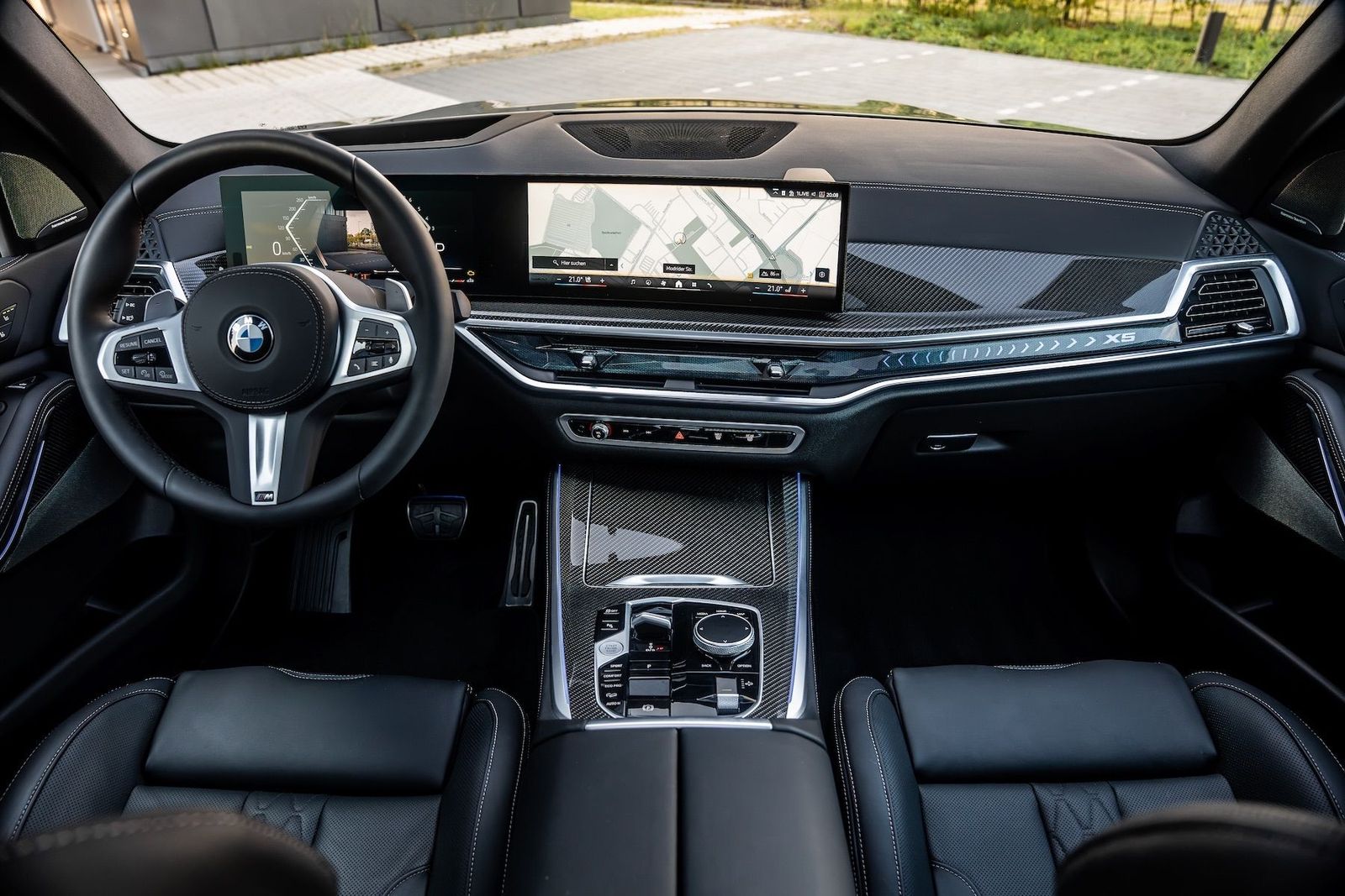 Fahrzeugabbildung BMW X5 40d xD M-SPORT PRO|AHK|ICONIC|MASSAGE|LUFT