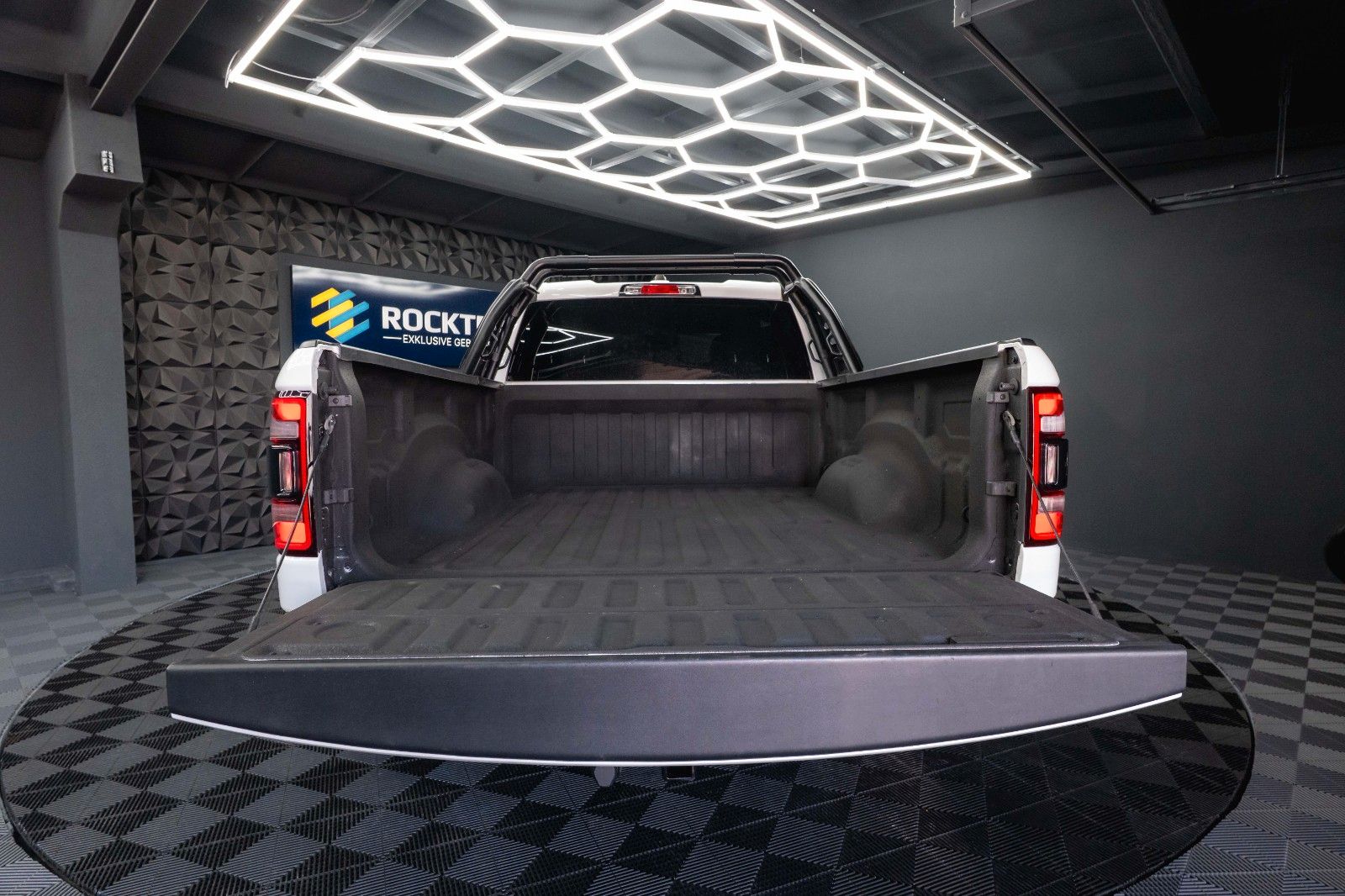 Fahrzeugabbildung Dodge RAM 5.7 V8 HEMI 4x4 OFFROAD LONGBED Limited 19%