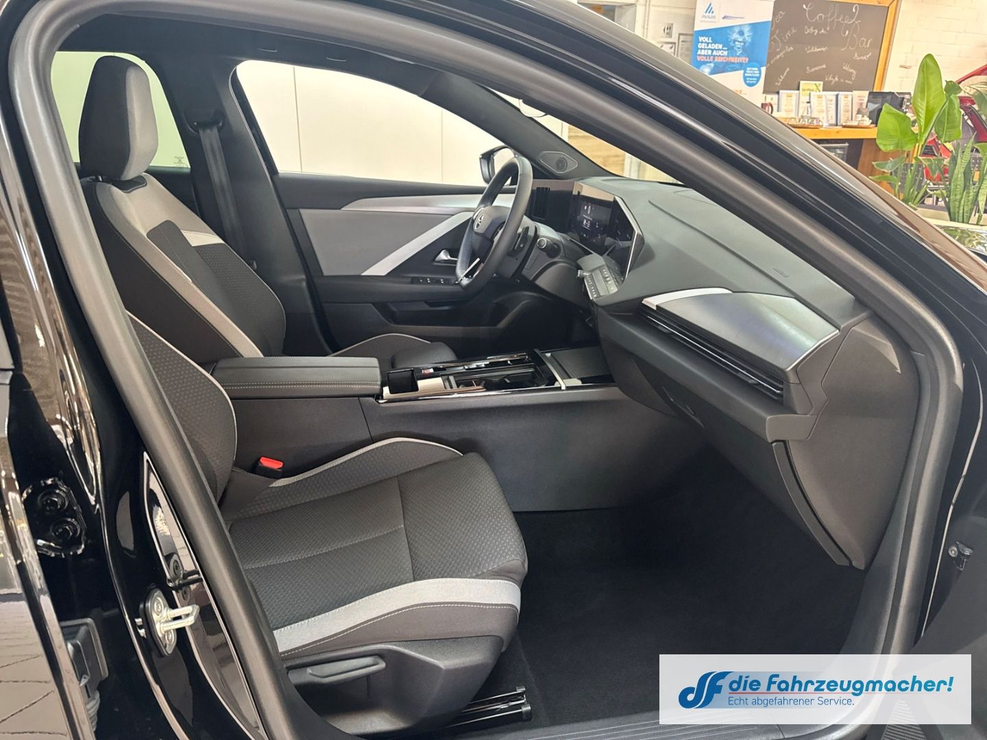 Fahrzeugabbildung Opel Astra L Sports Tourer Edition Navi Digitales Coc