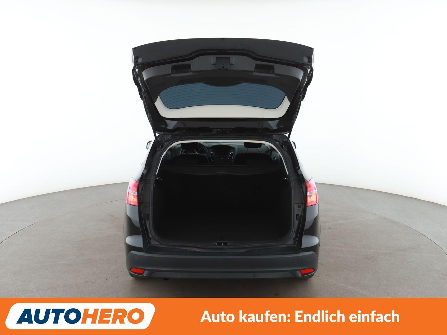Ford Focus 1.0 EcoBoost Business*NAVI*TEMPO*PDC*SHZ*