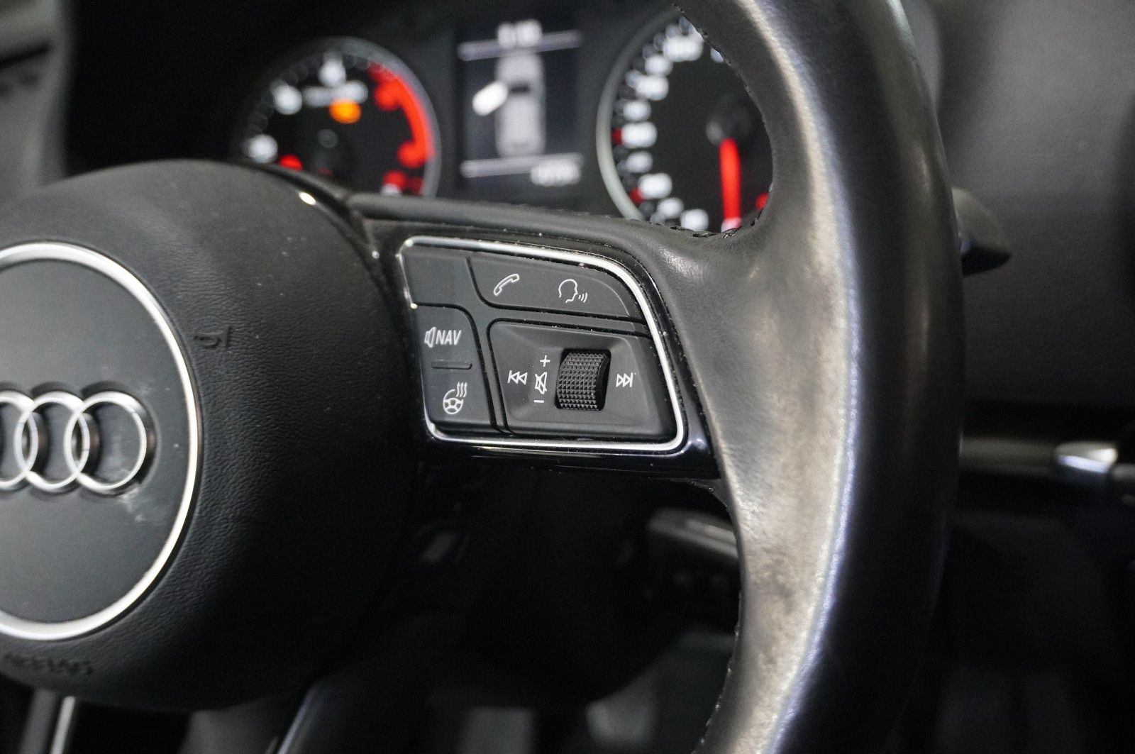 Fahrzeugabbildung Audi A3 Sportback 30 TDI S-LINE NAVI/LED/SH/SPORT/PDC
