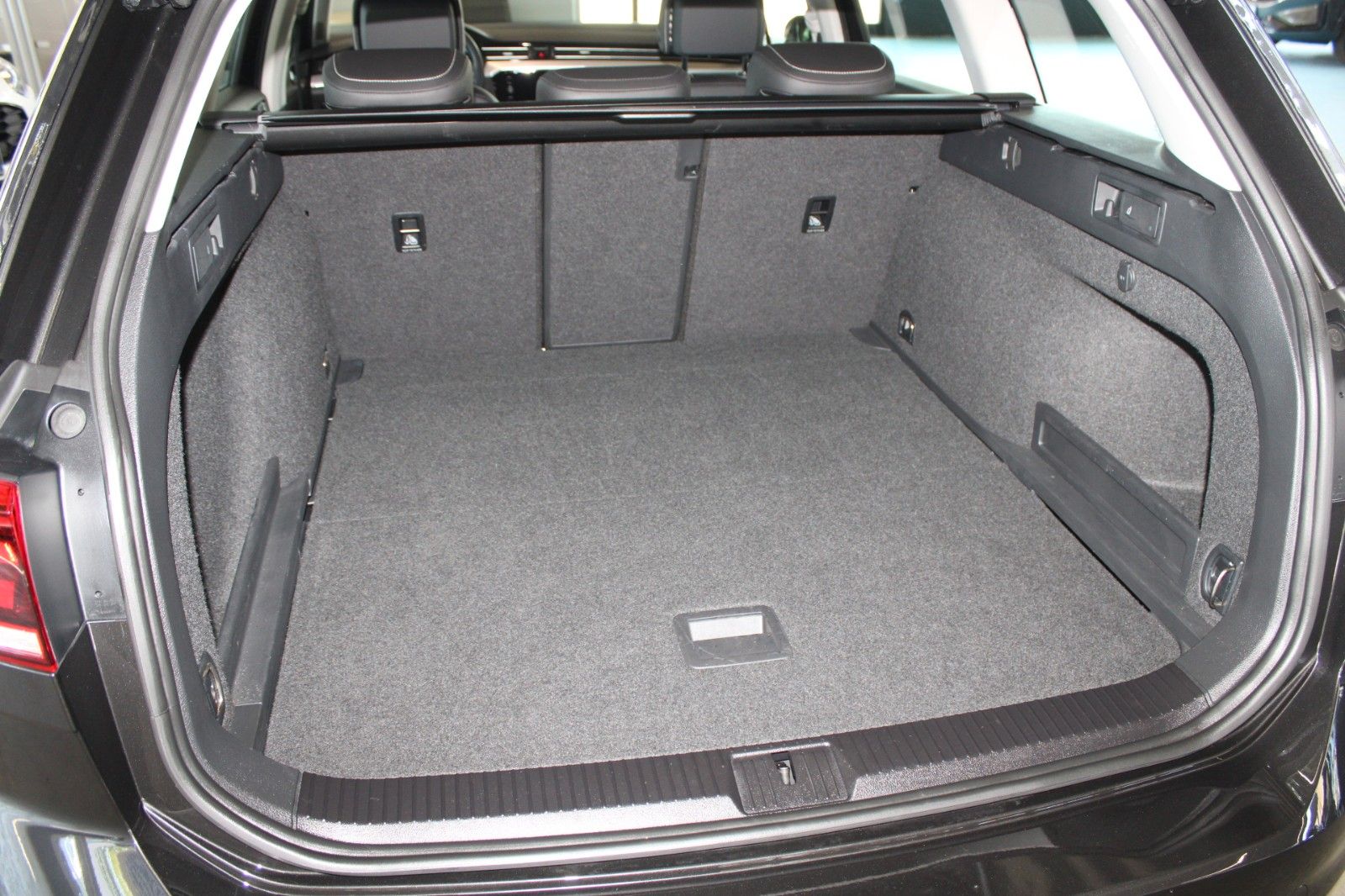 Fahrzeugabbildung Volkswagen Passat 2.0 TDI DSG Elegance LED CAM ACC NAVI uvm