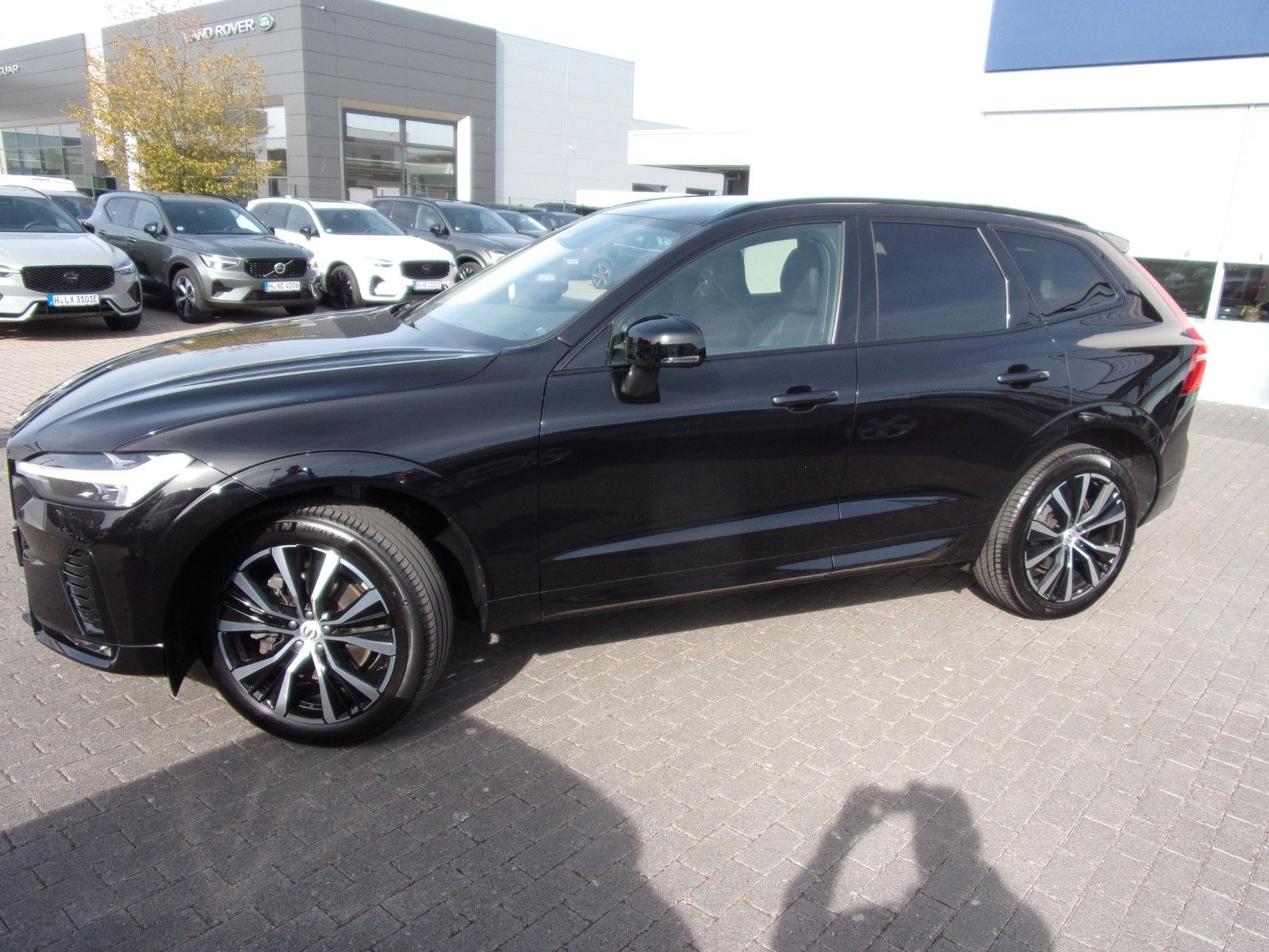 Volvo XC60 B4 Plus Dark AWD foto 2