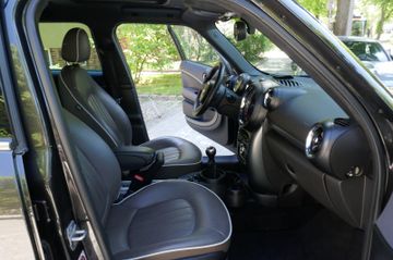 Fahrzeugabbildung MINI JOHN_COOPER_WORKS Countryman  Pano / 4x4