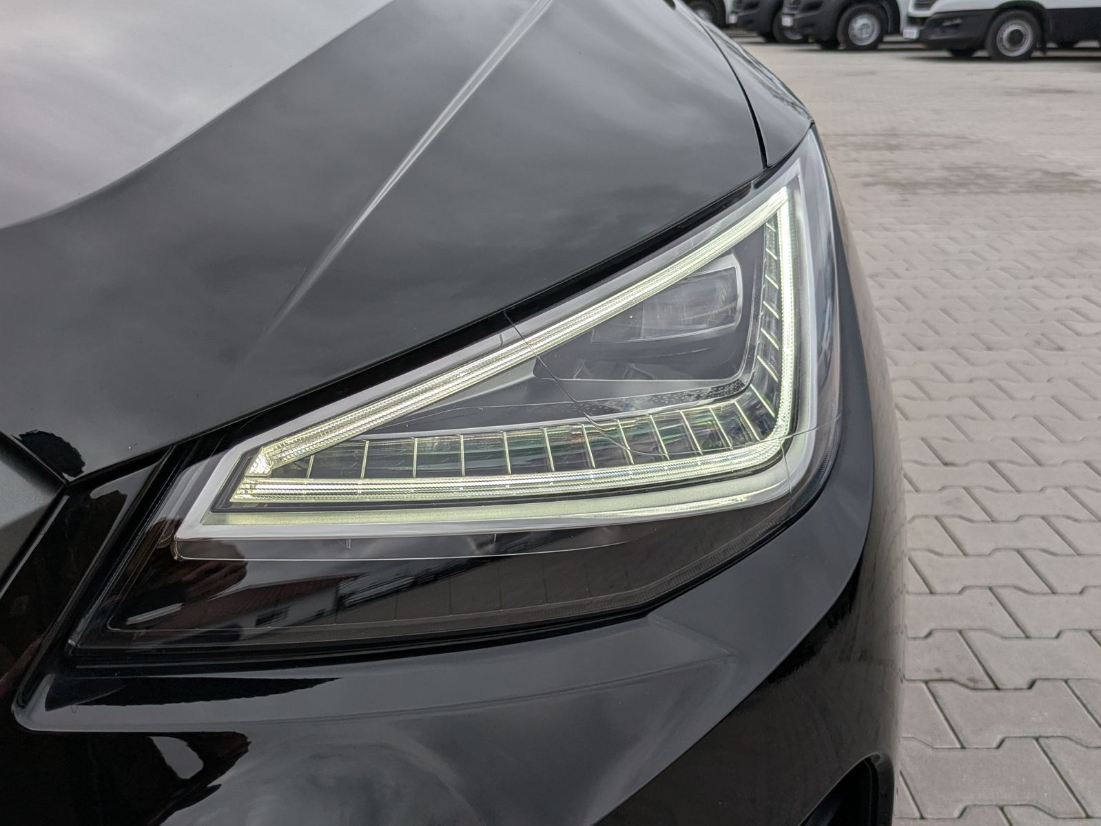 Fahrzeugabbildung SEAT Arona 1.5 TSI FR DSG AHK*ACC*LED*APP*DAB*KAMERA