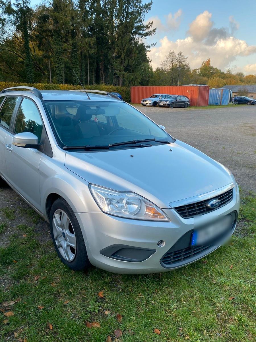 Ford Focus 2010 — вигляд ззаду