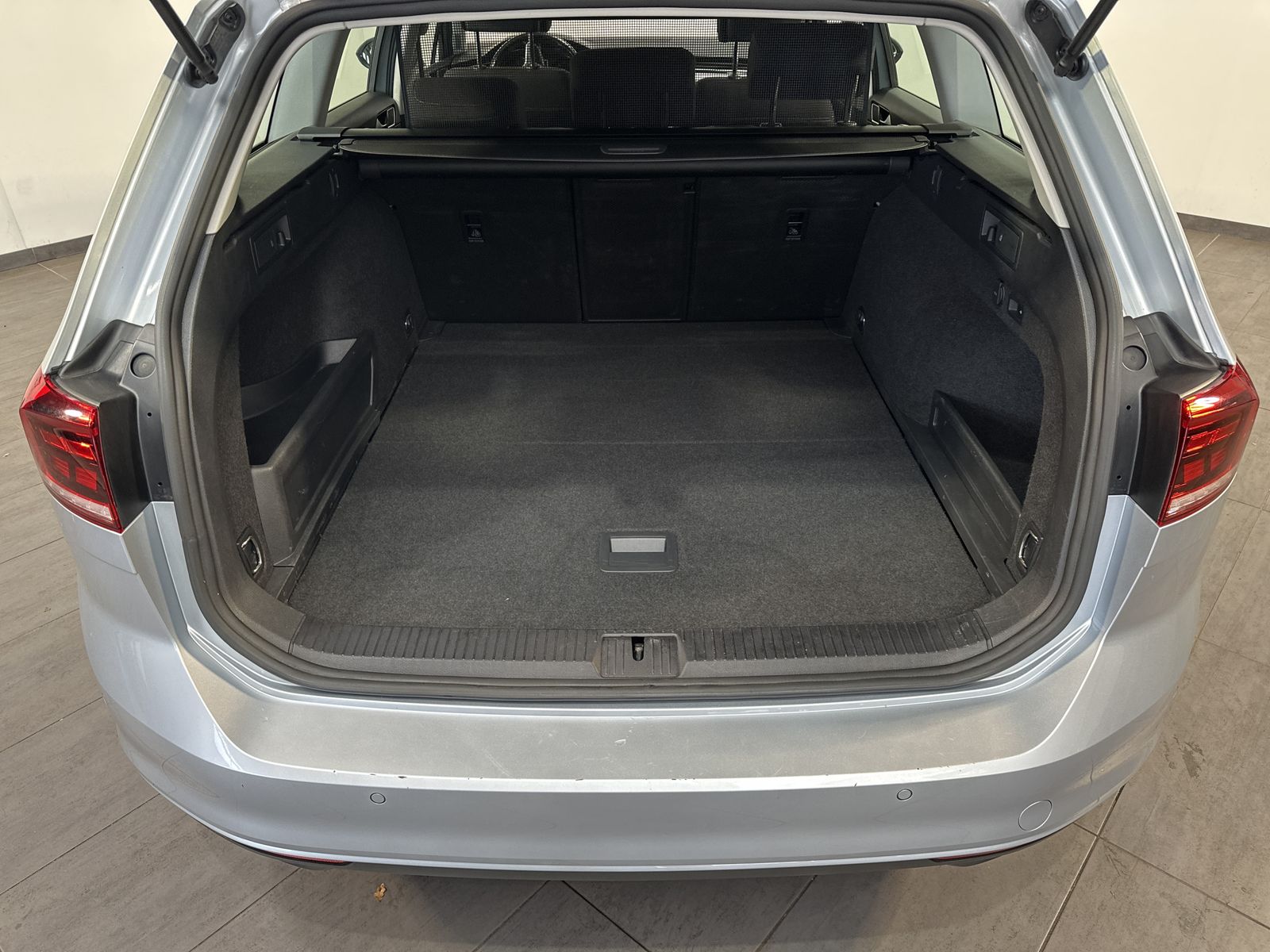 Fahrzeugabbildung Volkswagen Passat Variant 2.0 TDI DSG Business NAV+LED+AHK