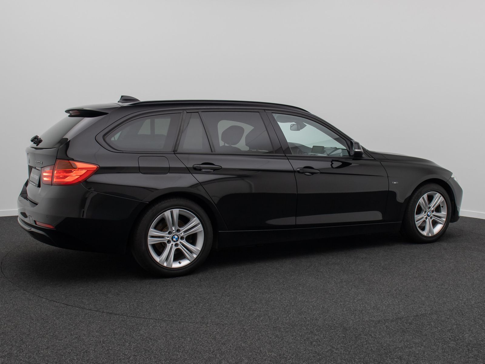 Fahrzeugabbildung BMW 320d Sport Line PDC Bi-Xenon HiFi NaviPro Lordos