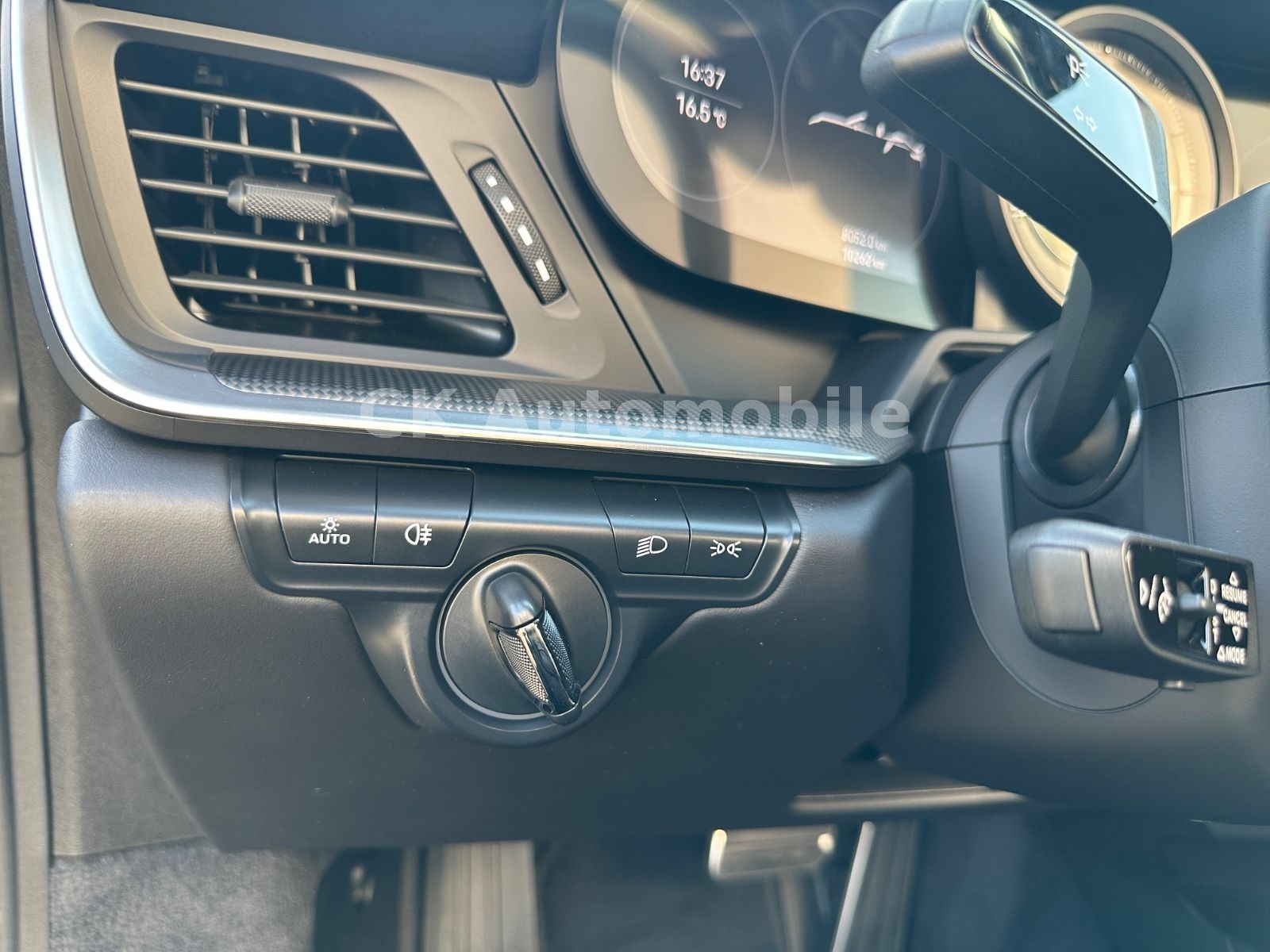 Fahrzeugabbildung Porsche 911 Turbo S Cabriolet Sport-Chrono/360°/ACC/LED