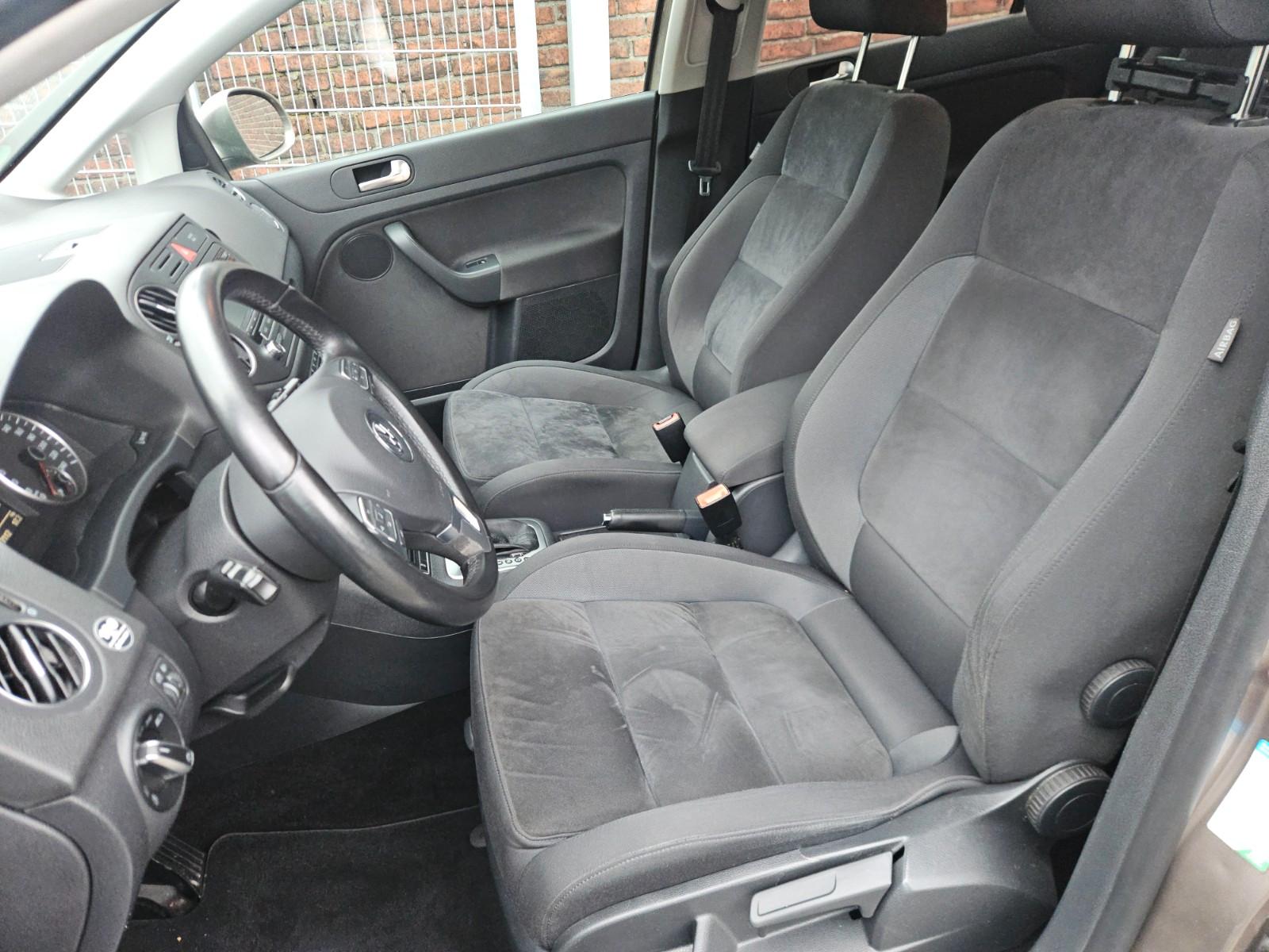 Volkswagen Golf Plus 2011 — interior