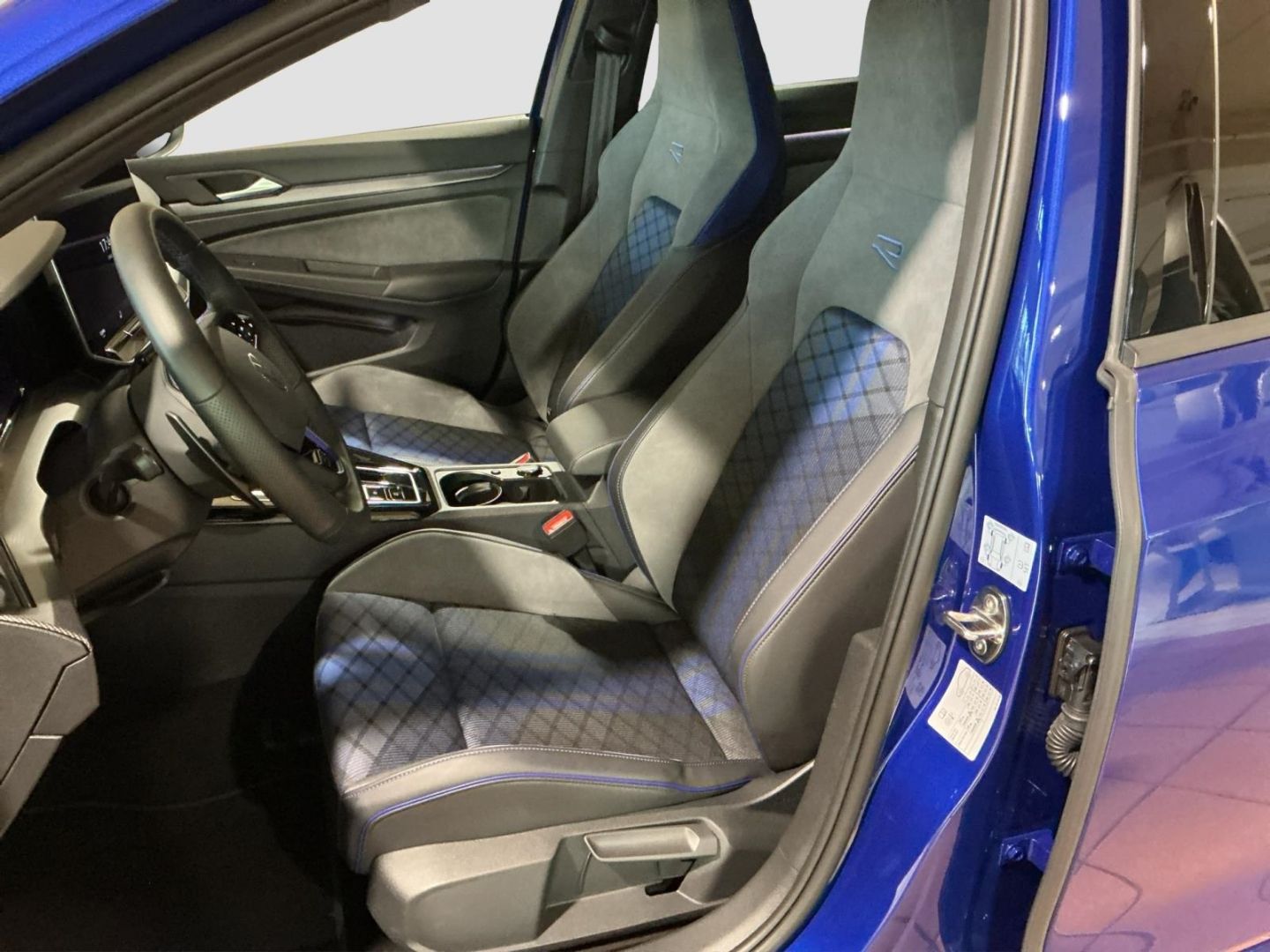 Volkswagen Golf R 2.0 TSI 7-DSG 4-Motion DCC HUD HarmanKard foto 10