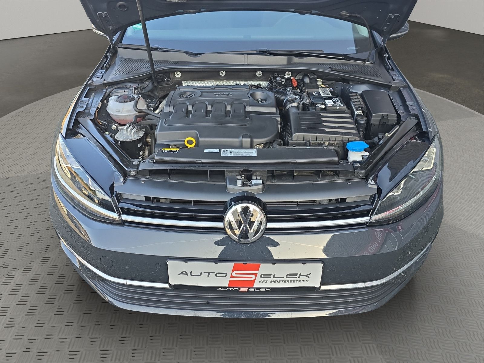 Fahrzeugabbildung Volkswagen Golf VII +Kamera+PDC+LED+Navi+Borbet Alu18``