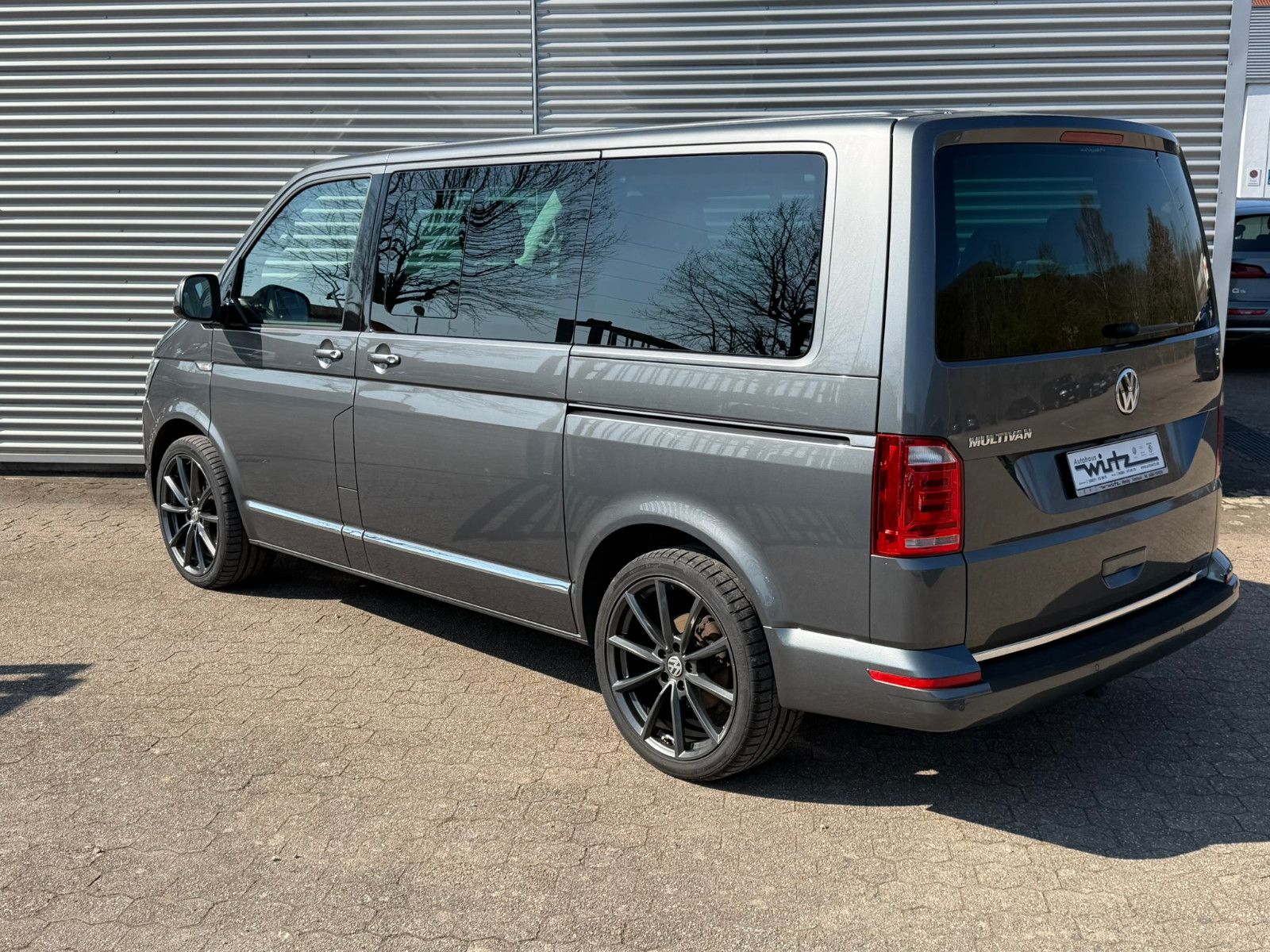 Fahrzeugabbildung Volkswagen T6 Transporter Bus Multivan Highline