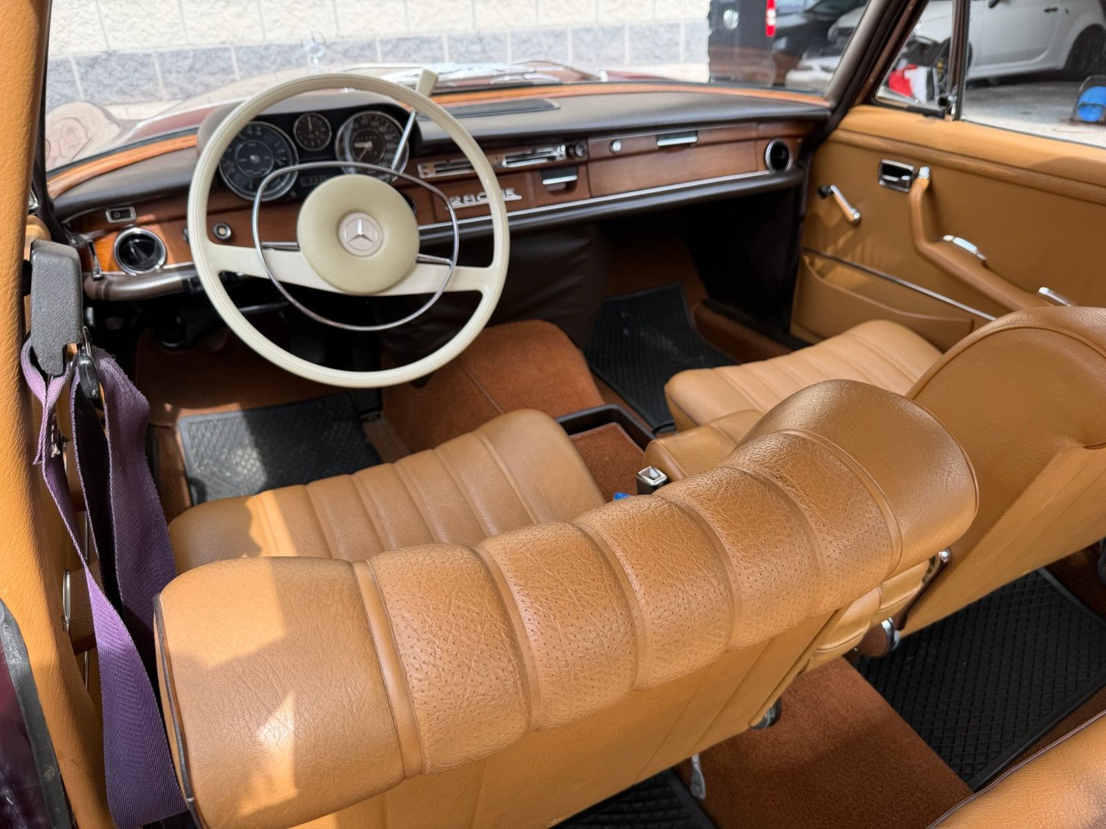 Fahrzeugabbildung Mercedes-Benz 280 SE Automatik / Schweizer Erstzulassung