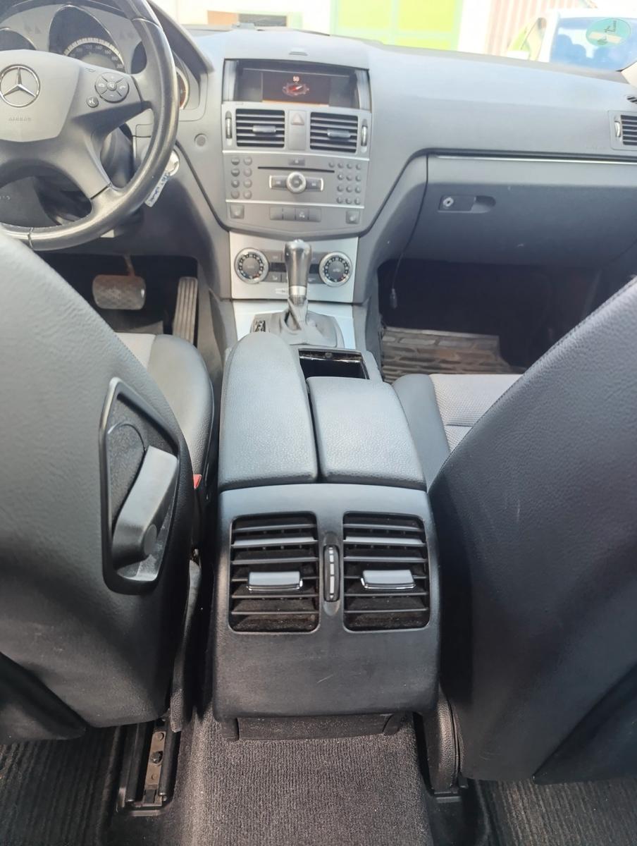 Mercedes-Benz C220 2011 — photo 11