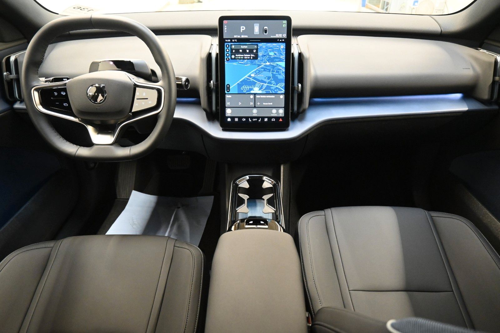 Fahrzeugabbildung Volvo EX30 Single Motor Extended Range Plus ACC