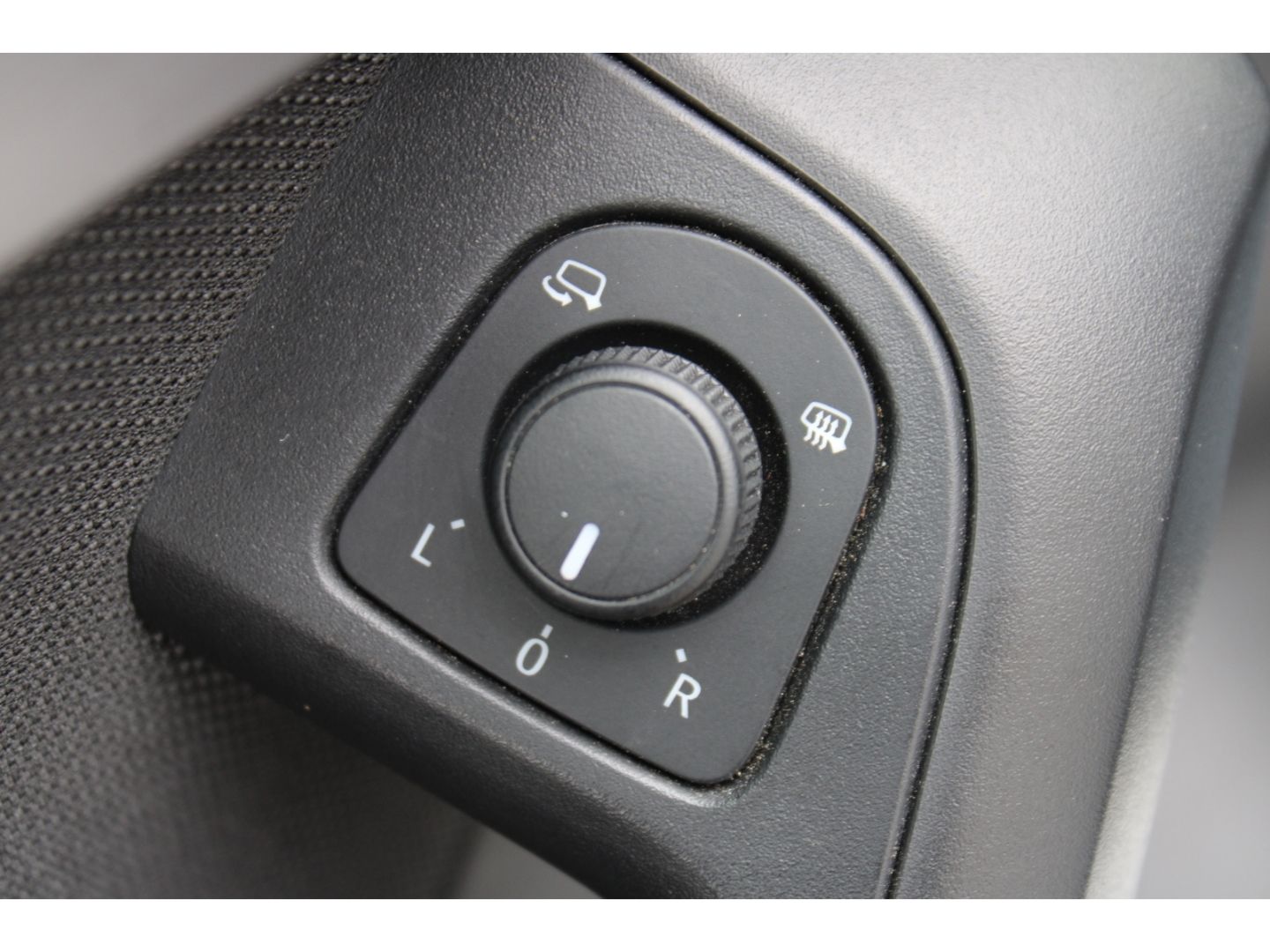 SEAT Ateca FR 1.5 TSI ACT ACC LED TWA AHK Navi beats - Image 14