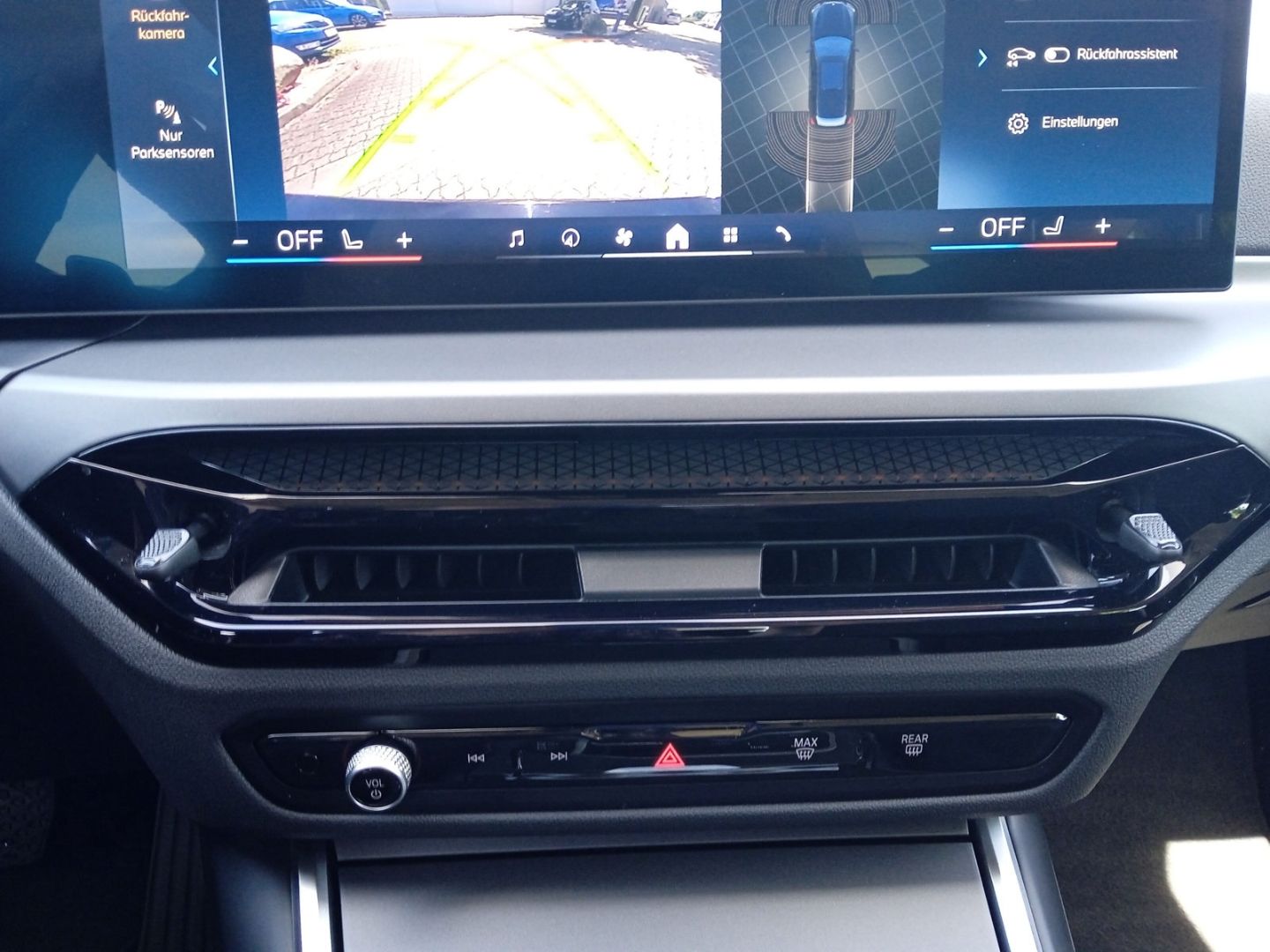 BMW 318 d Touring Aut. KAMERA+SHZG+KLIMA+DAB+TEMPOMA foto 21