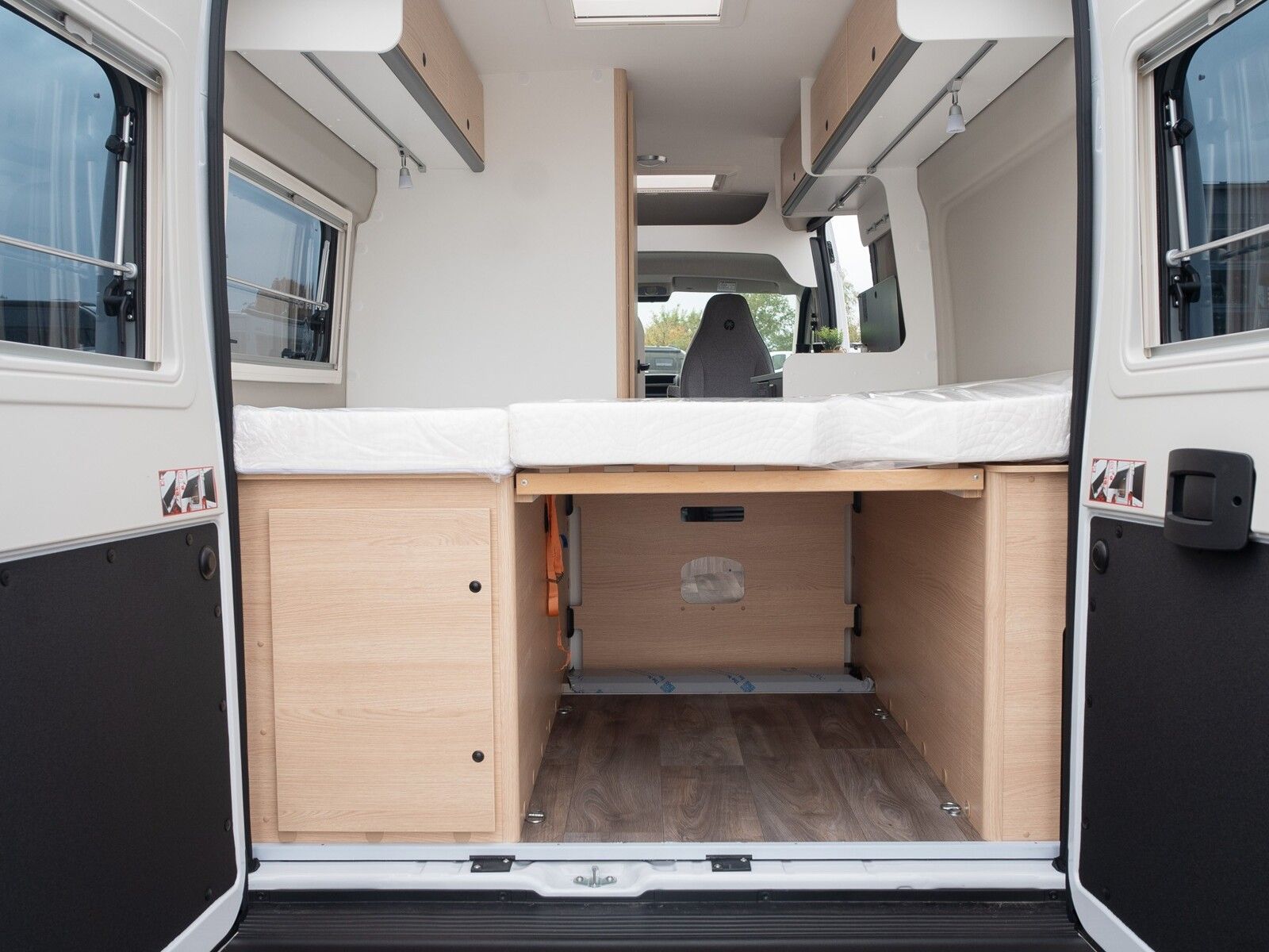 Fahrzeugabbildung Sunlight Cliff 600 Modelljahr 2026 mit Markise!