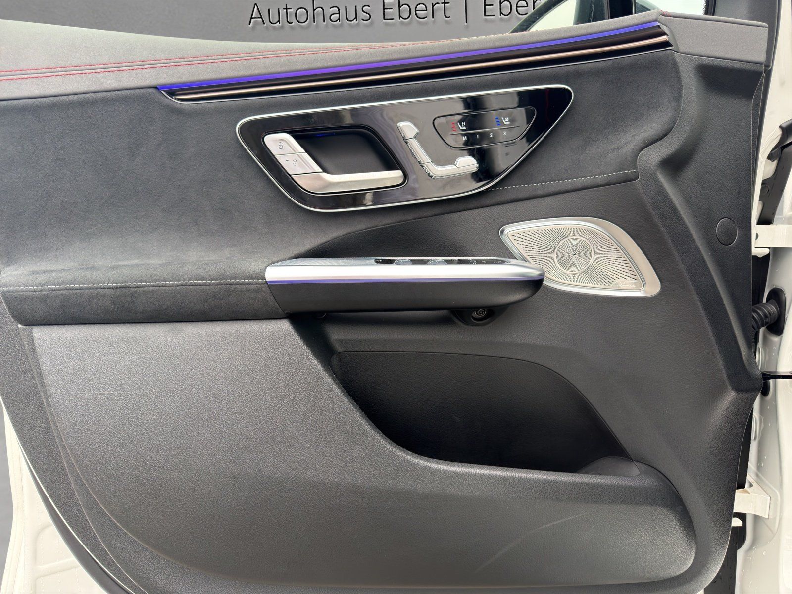 Fahrzeugabbildung Mercedes-Benz EQE43AMG SUV Prem+HYPER Carbon DYNAMIC+ 22kw HAL