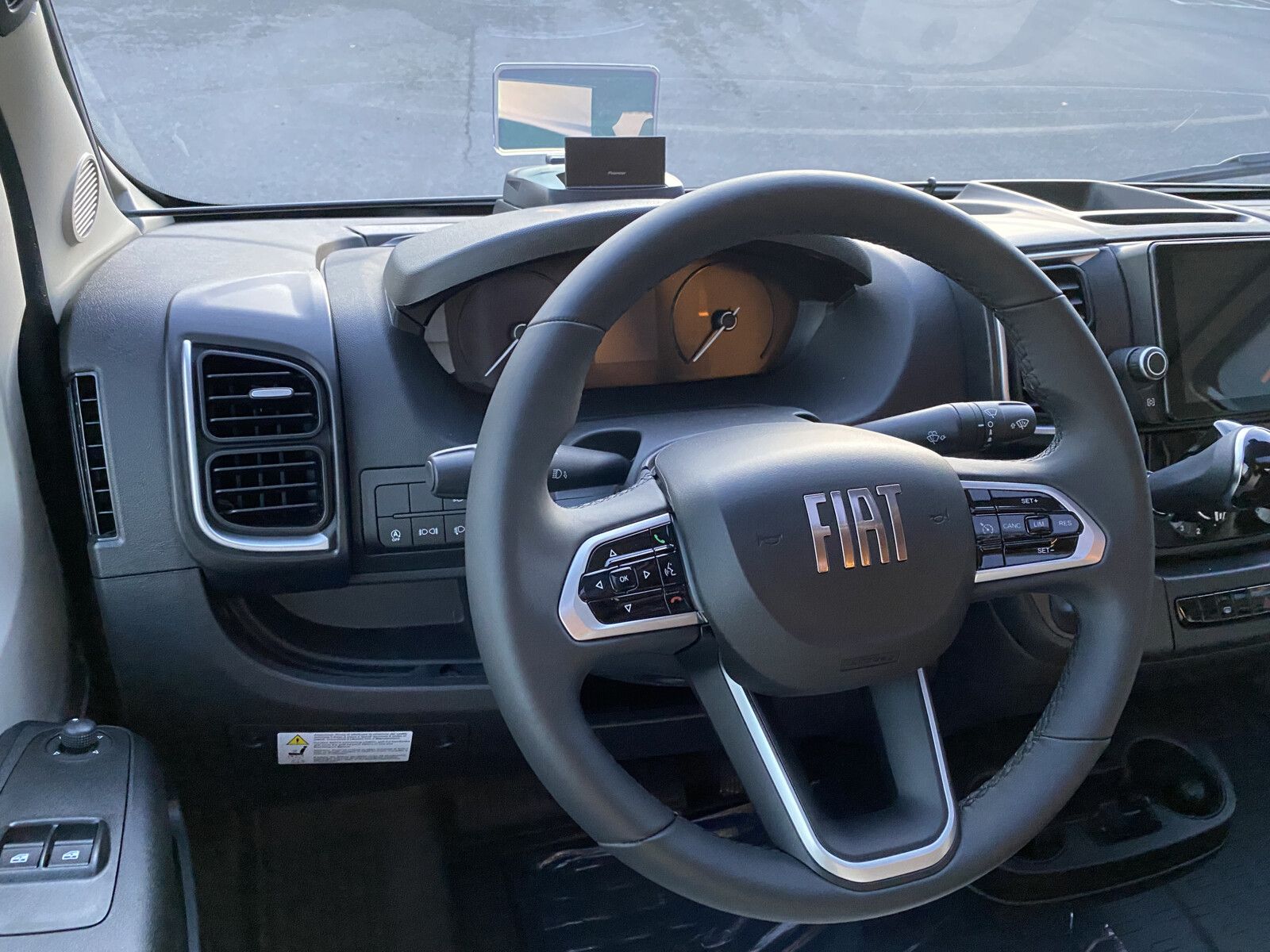 Fahrzeugabbildung Weinsberg CaraCompact EDITION PEPPER 600 MF Automatik